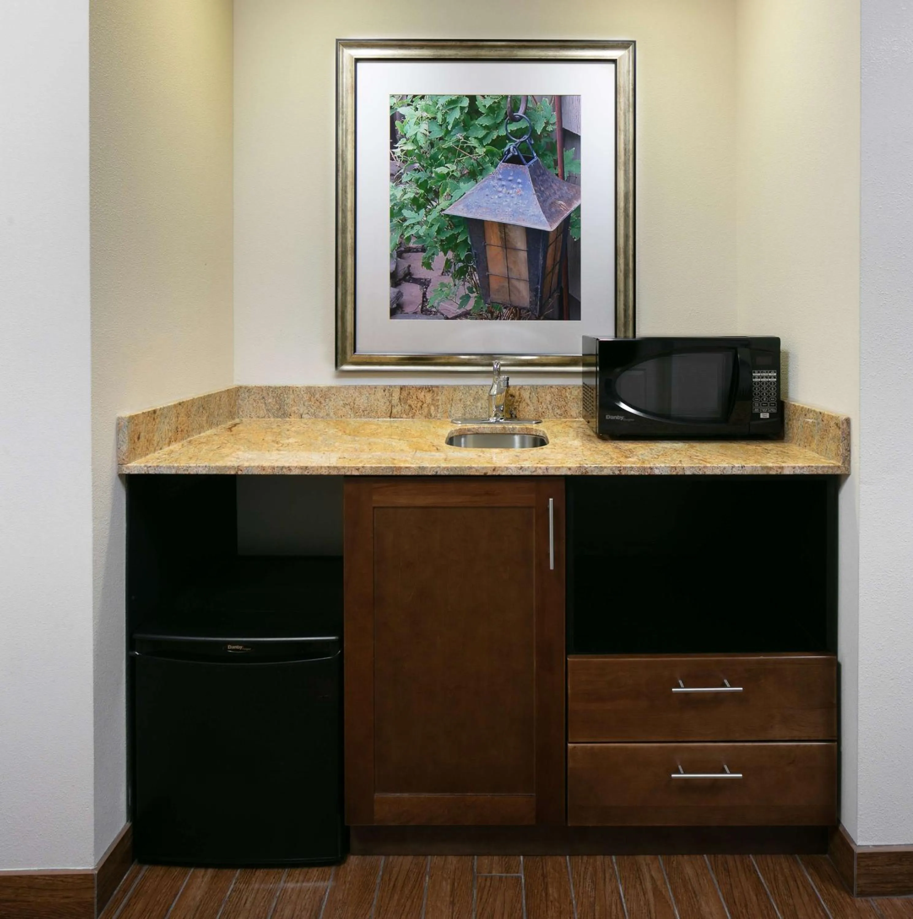 Kitchen or kitchenette in Hilton Garden Inn Bettendorf/ Quad Cities