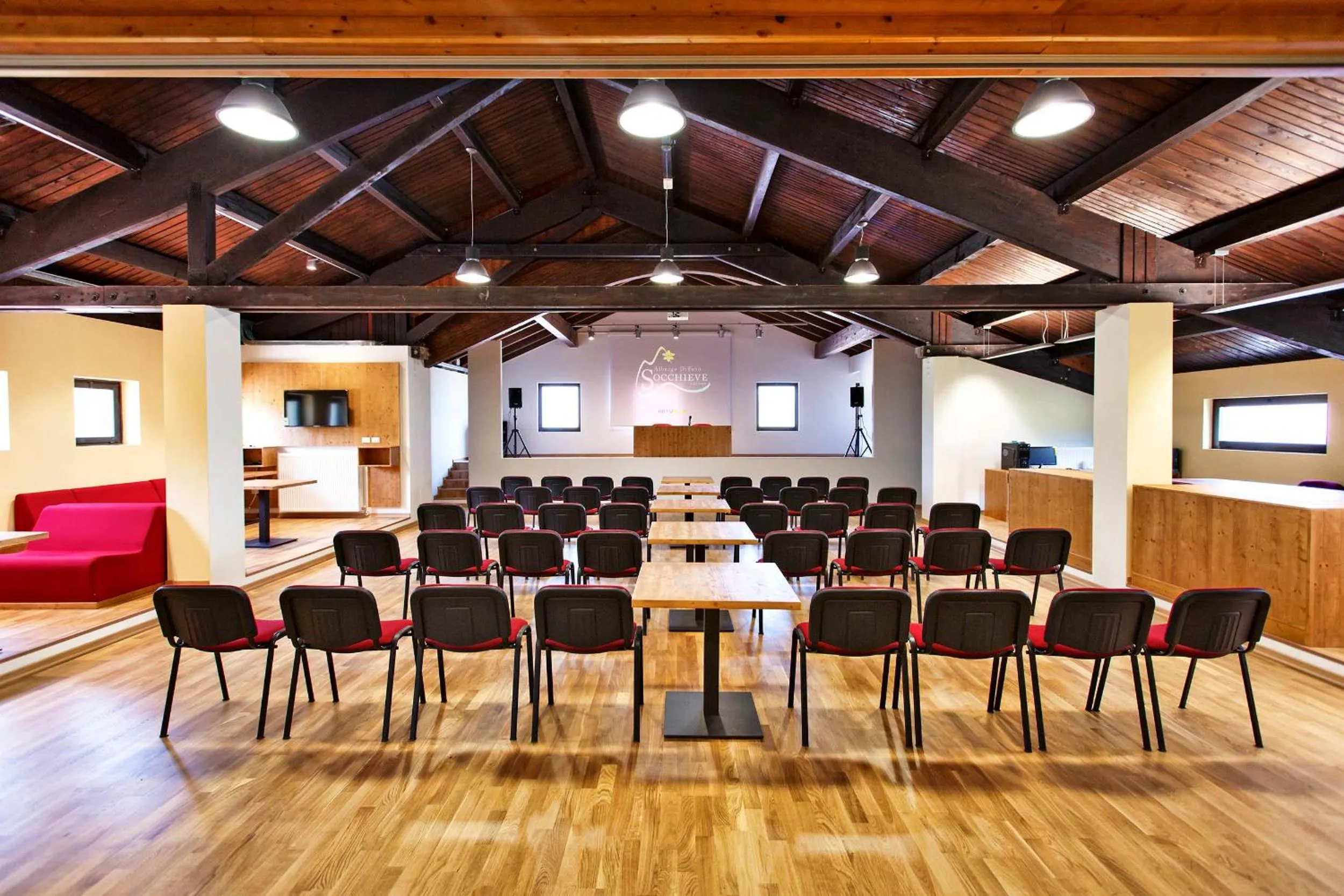 Communal lounge/ TV room in Albergo Diffuso "Col Gentile" Socchieve