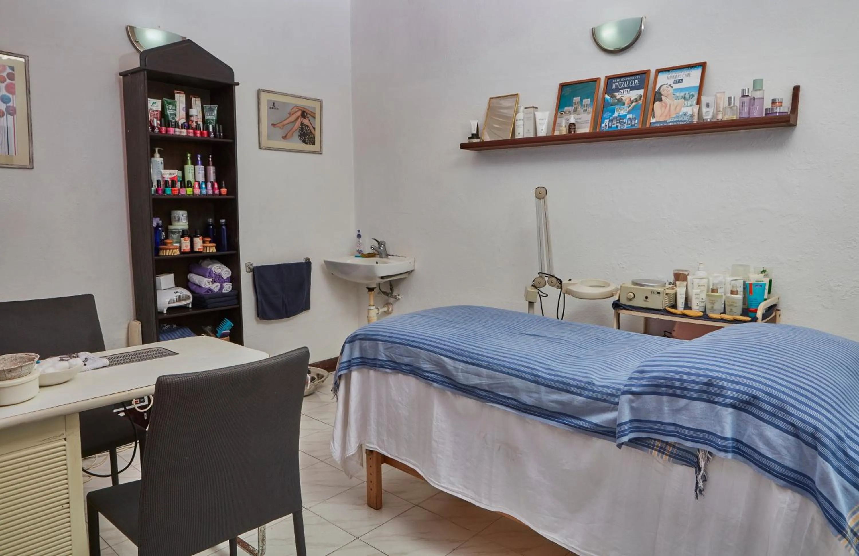 Spa and wellness centre/facilities, Bed in Tamarind Village Hotel Apartments