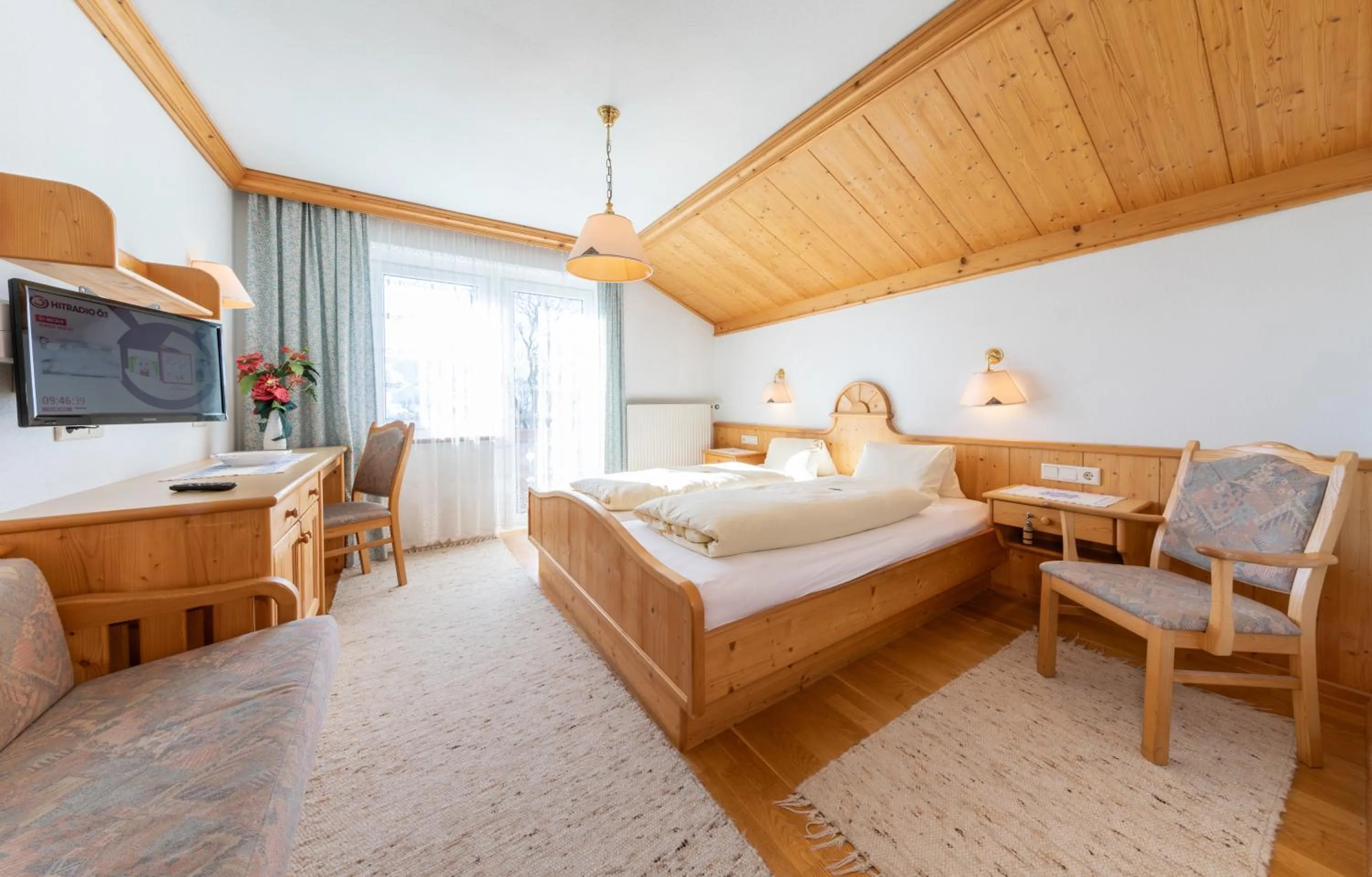 Photo of the whole room, Bed in Alpenhof
