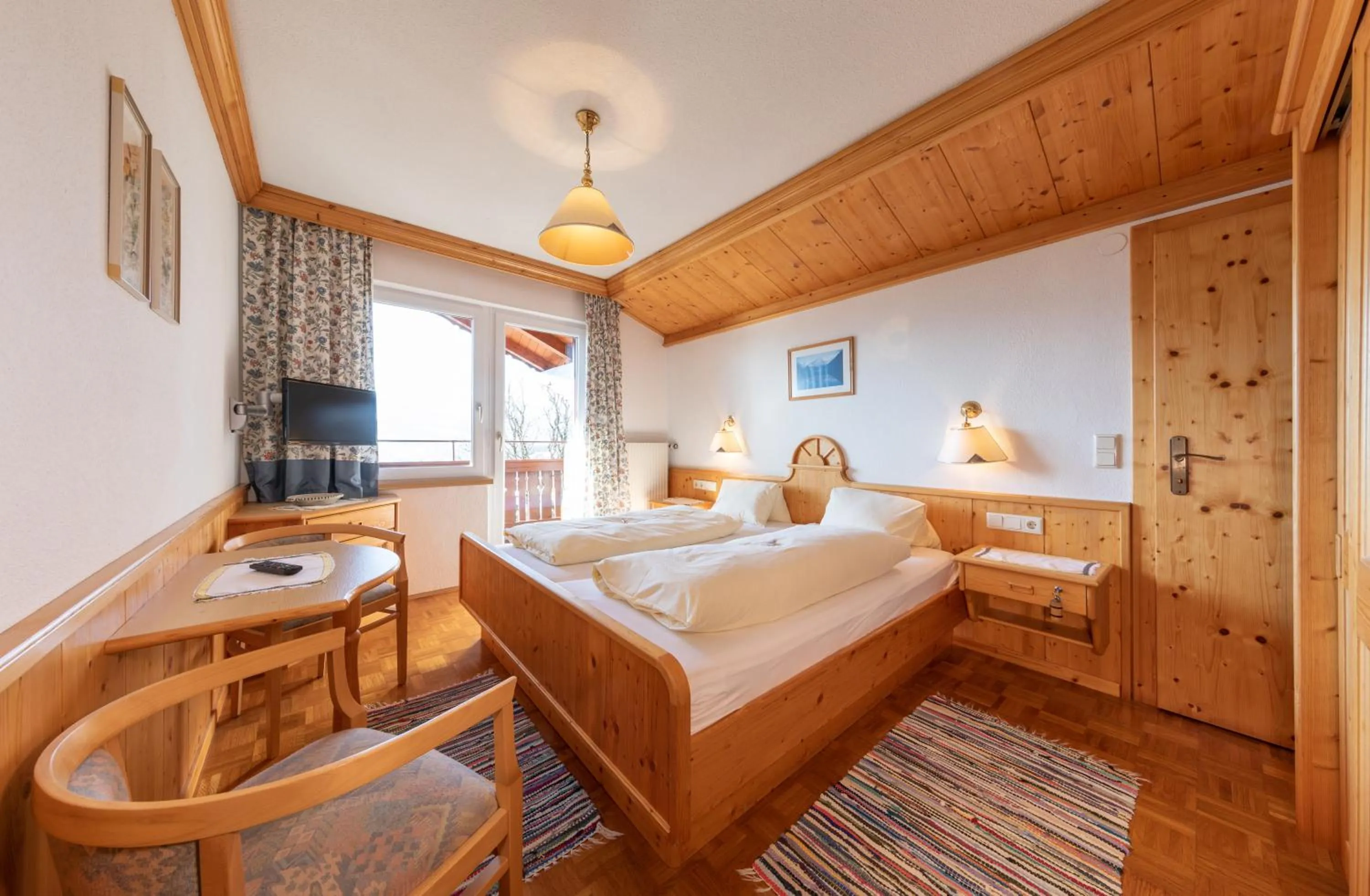 Photo of the whole room, Bed in Alpenhof
