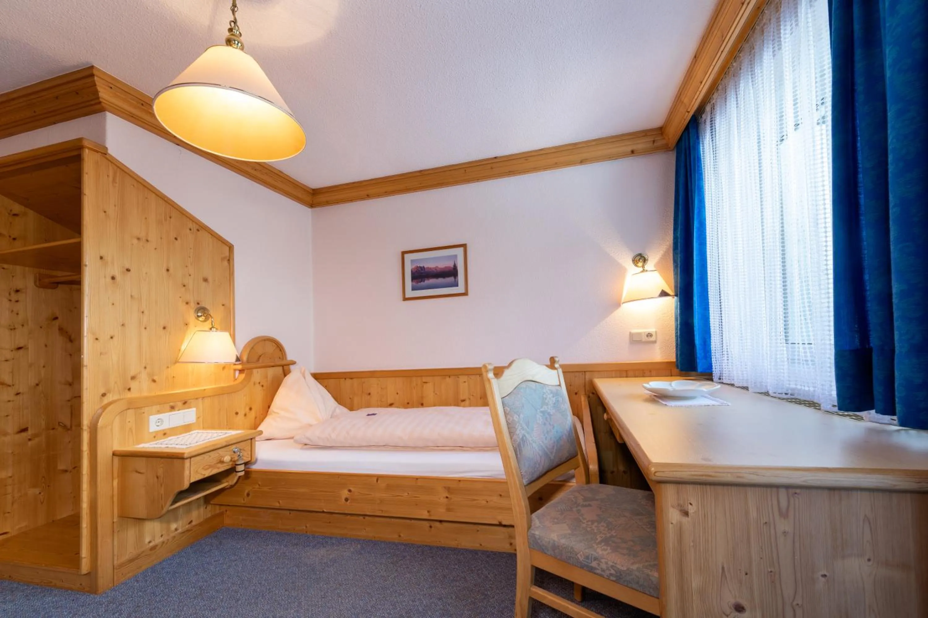 Photo of the whole room, Bed in Alpenhof