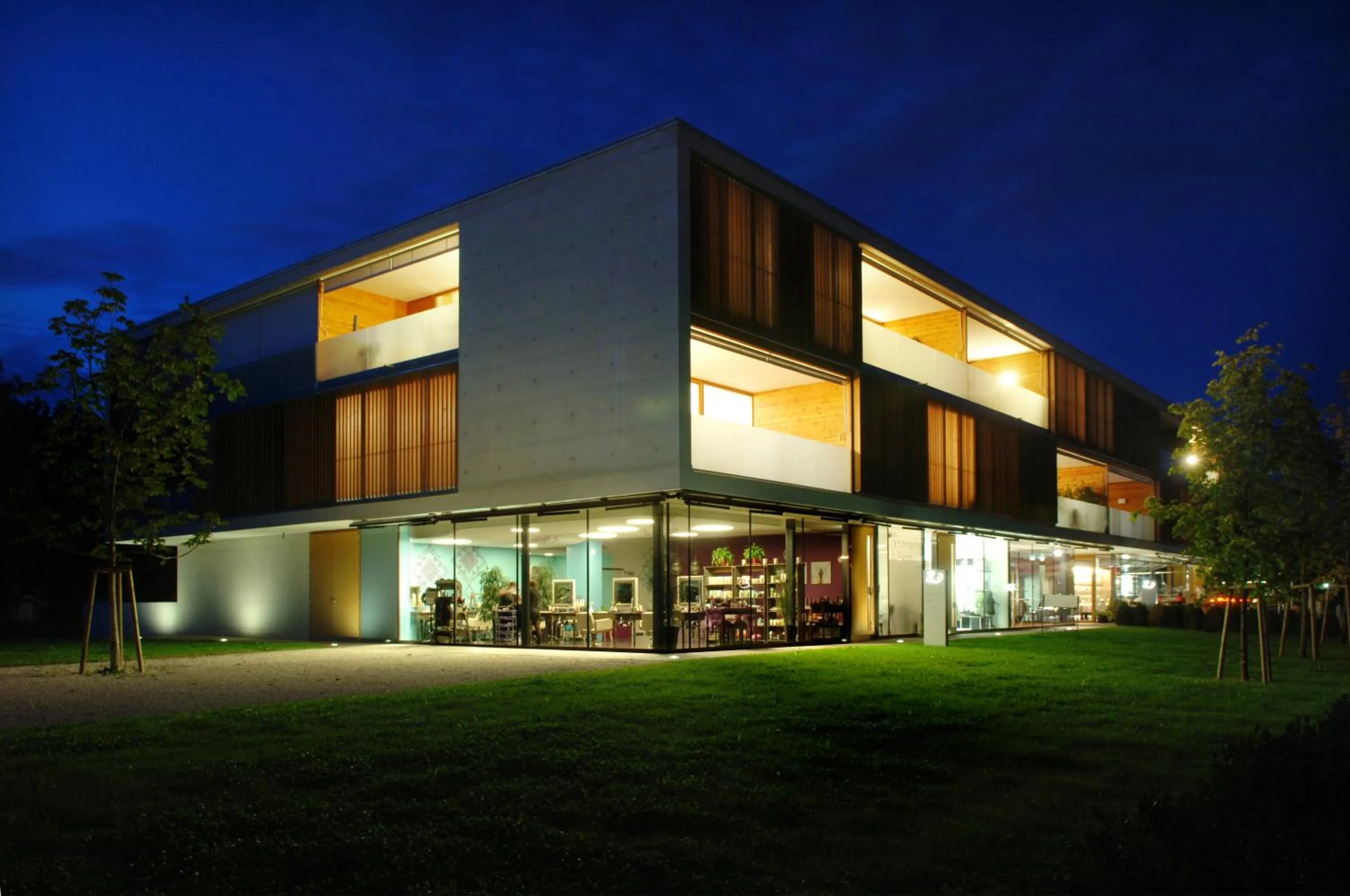 Facade/entrance in Motel Z - self checkin