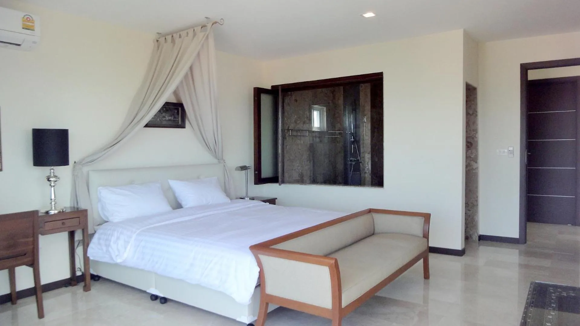 Photo of the whole room, Bed in Anam Cara