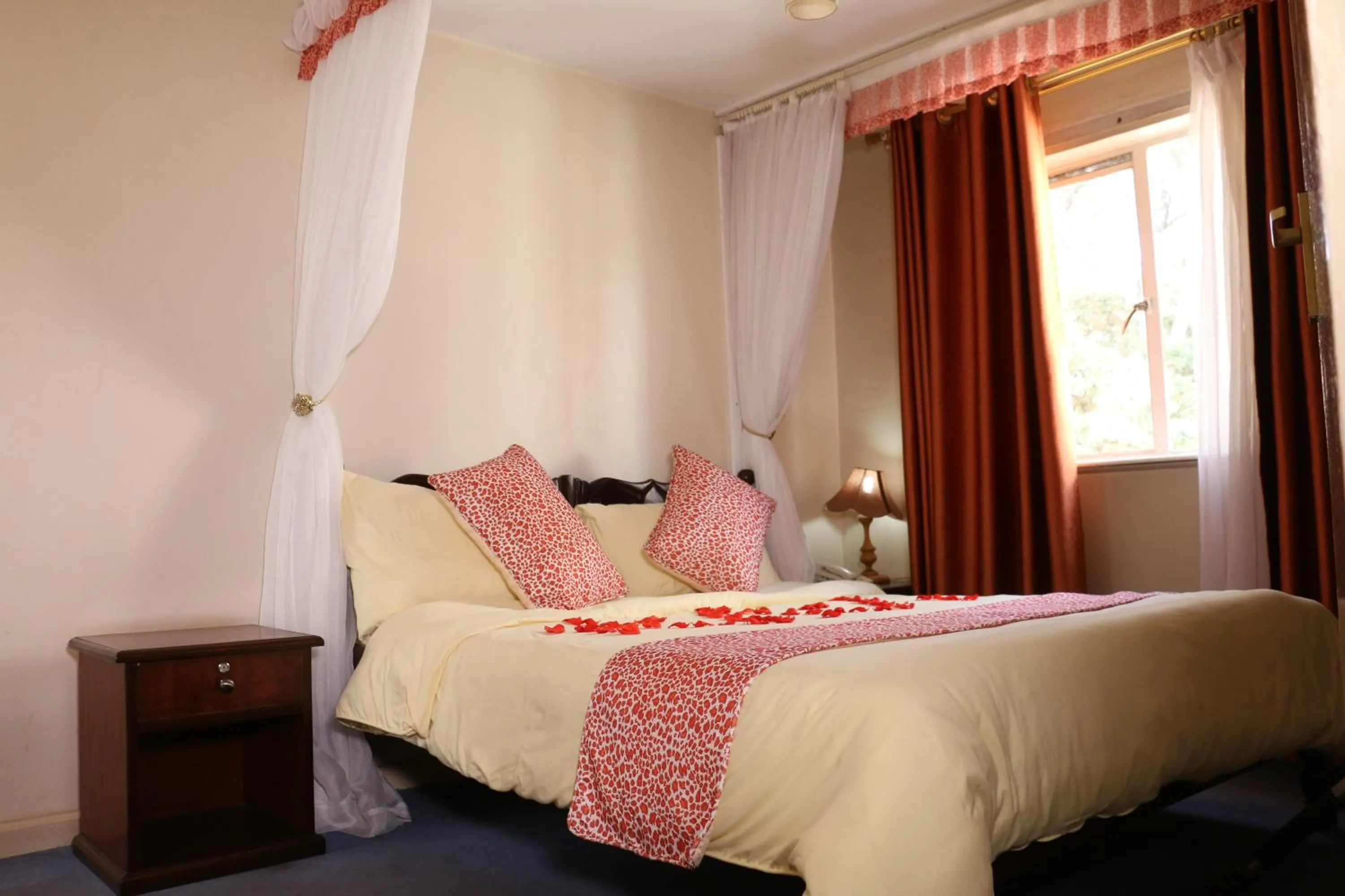 Property building, Bed in Adventist LMS Guest House & Conference Centre