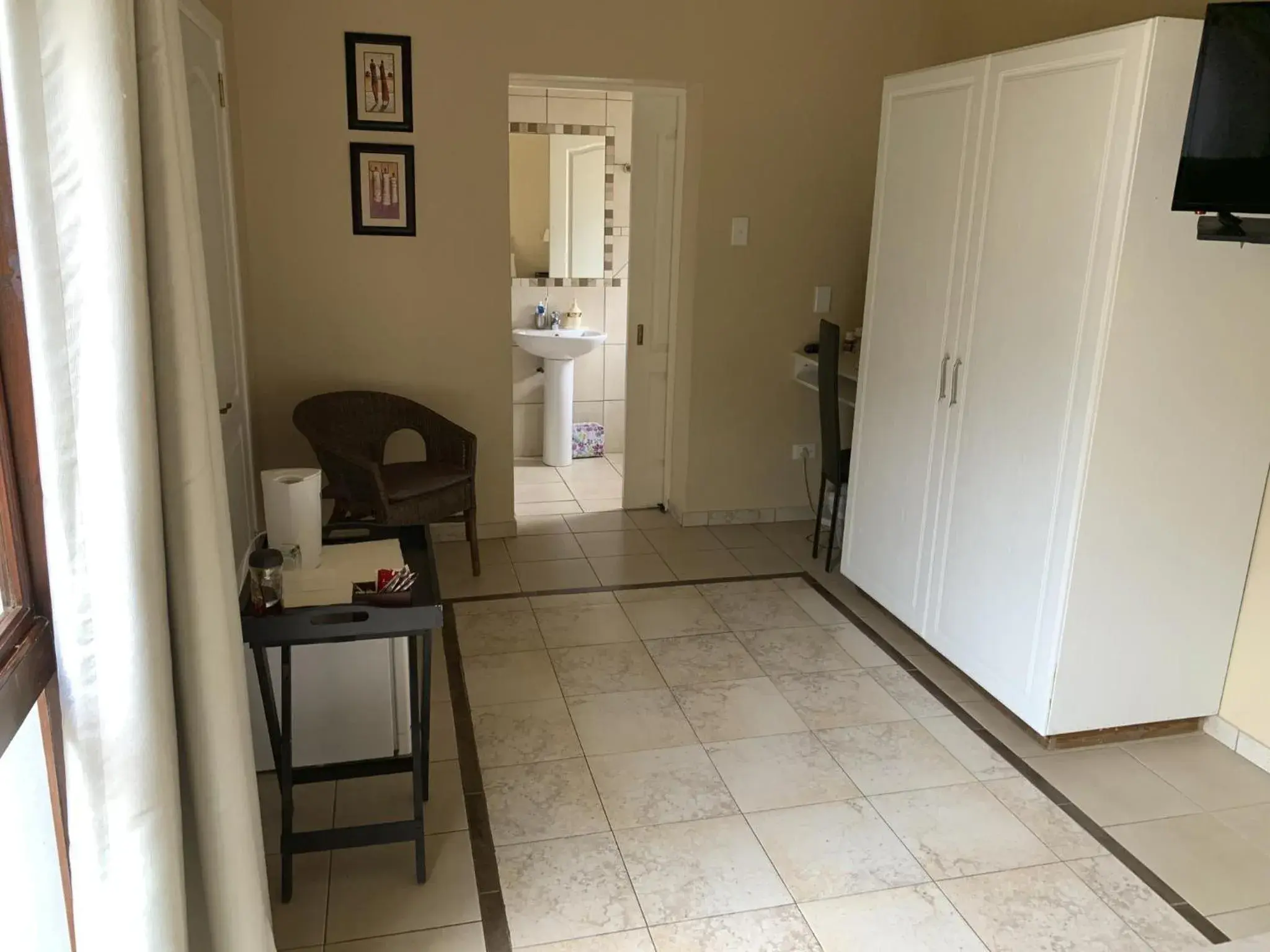 Queen Room with Pool View in Almost Heaven Queen Room with Pool View in Almost Heaven