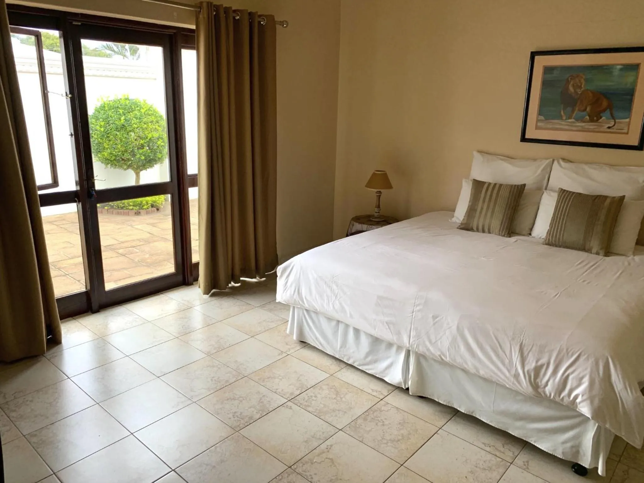 Bedroom, Bed in Almost Heaven