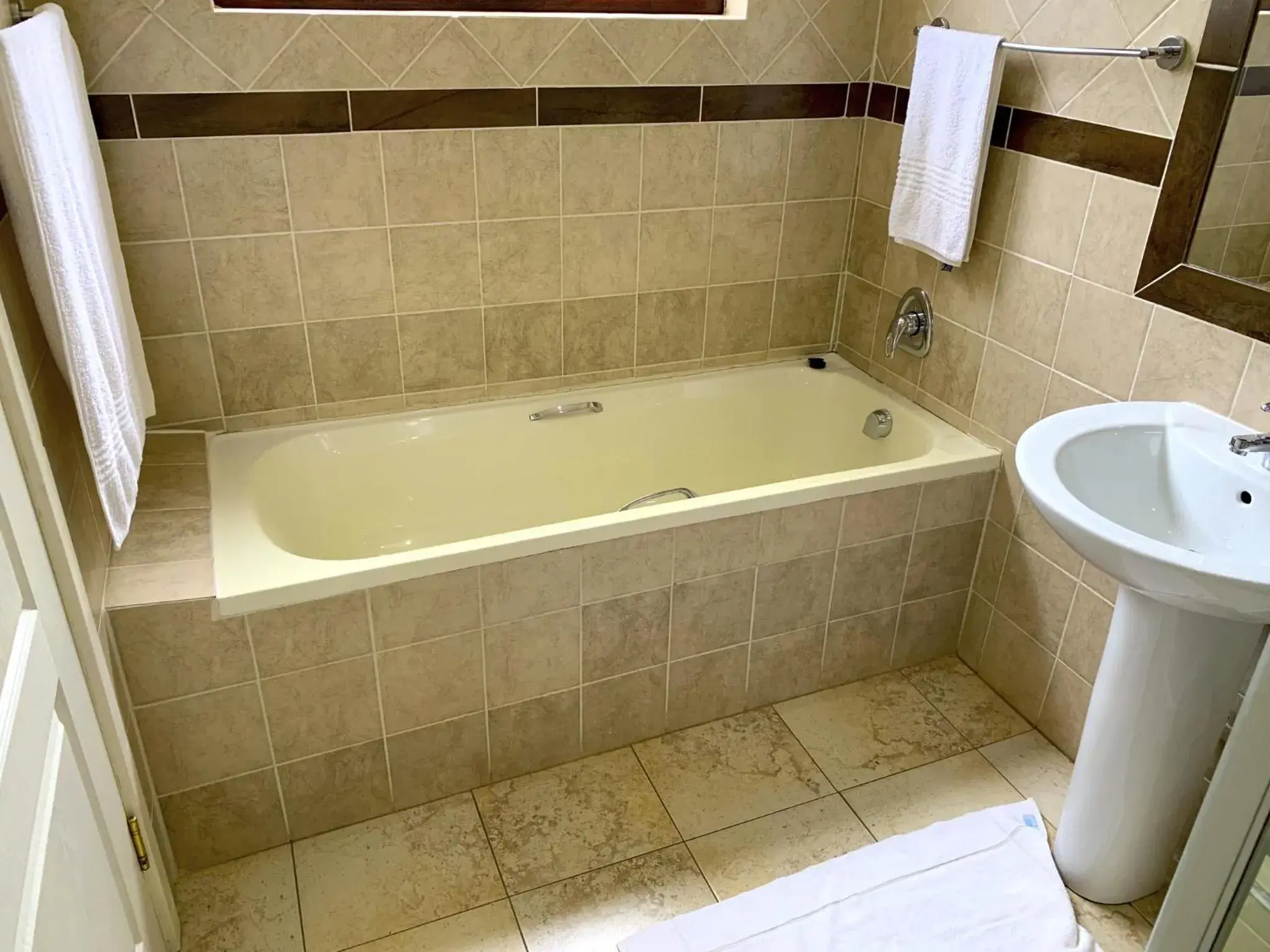 Deluxe Double Room in Almost Heaven Deluxe Double Room in Almost Heaven