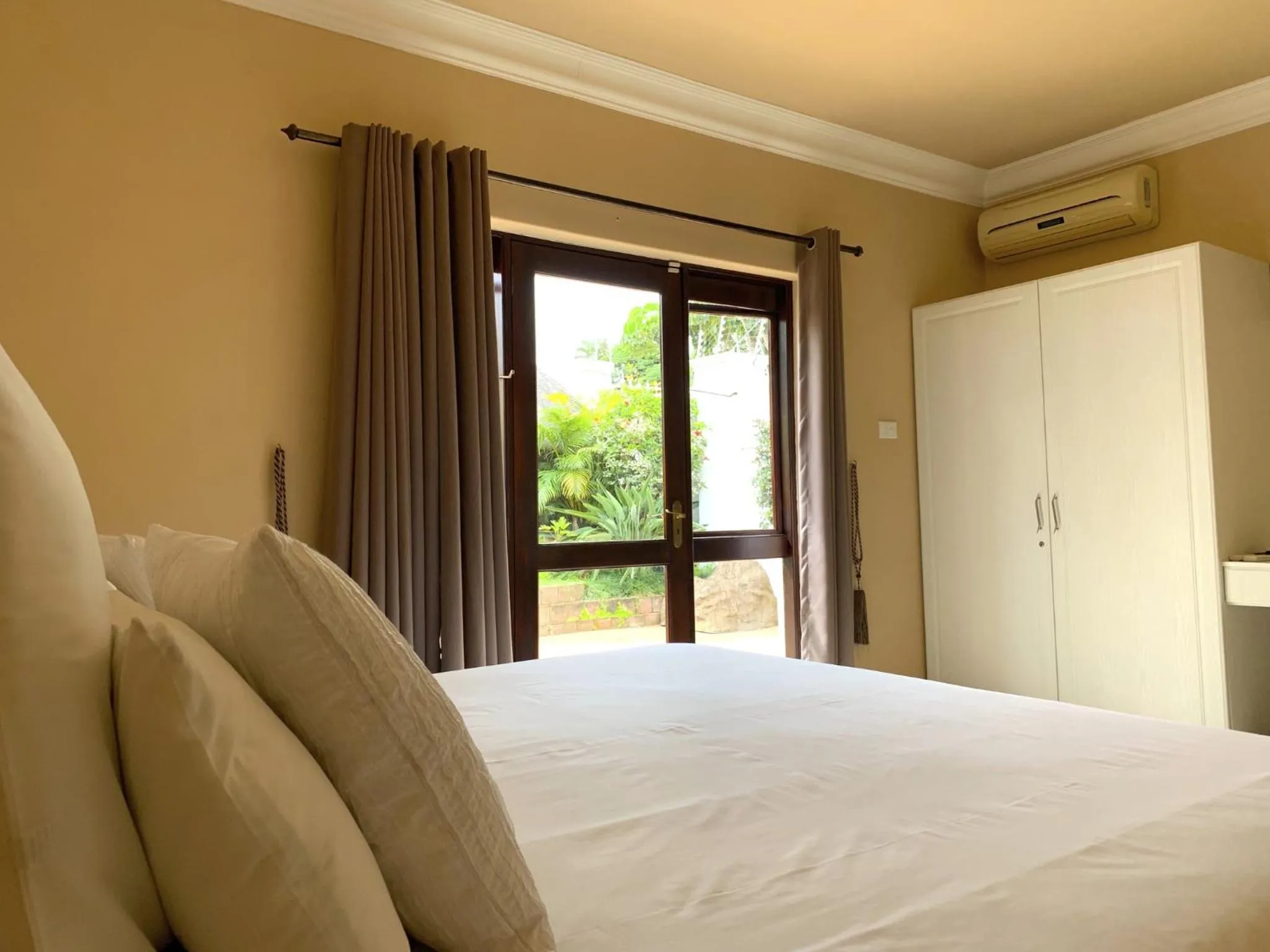 Bedroom, Bed in Almost Heaven