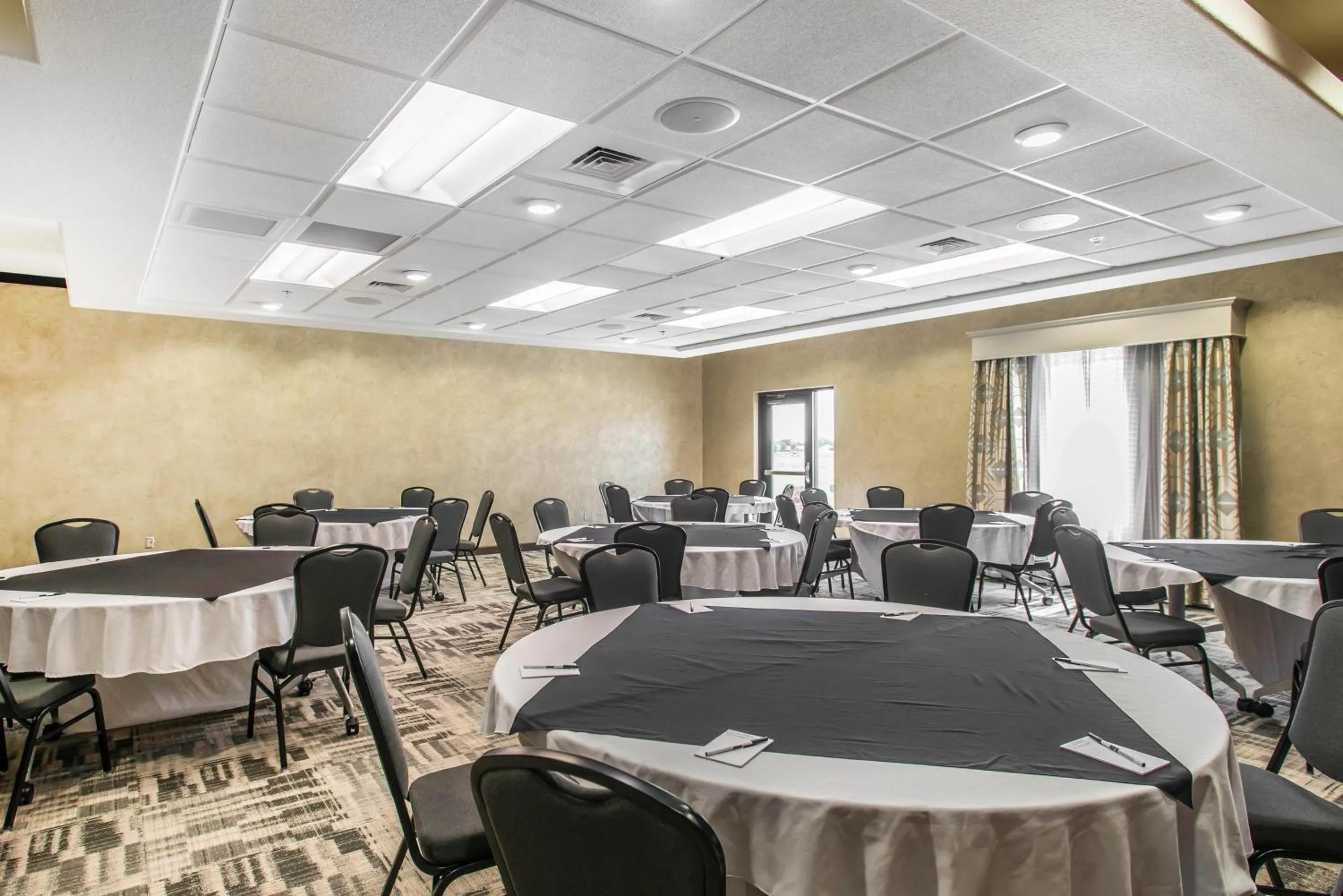 Meeting/conference room, Banquet Facilities in The Heritage Inn & Suites, Ascend Hotel Collection