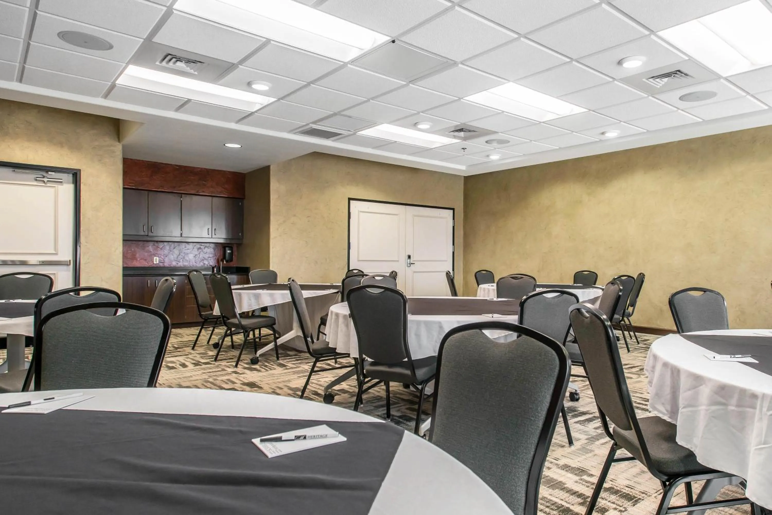 Meeting/conference room, Business Area/Conference Room in The Heritage Inn & Suites, Ascend Hotel Collection