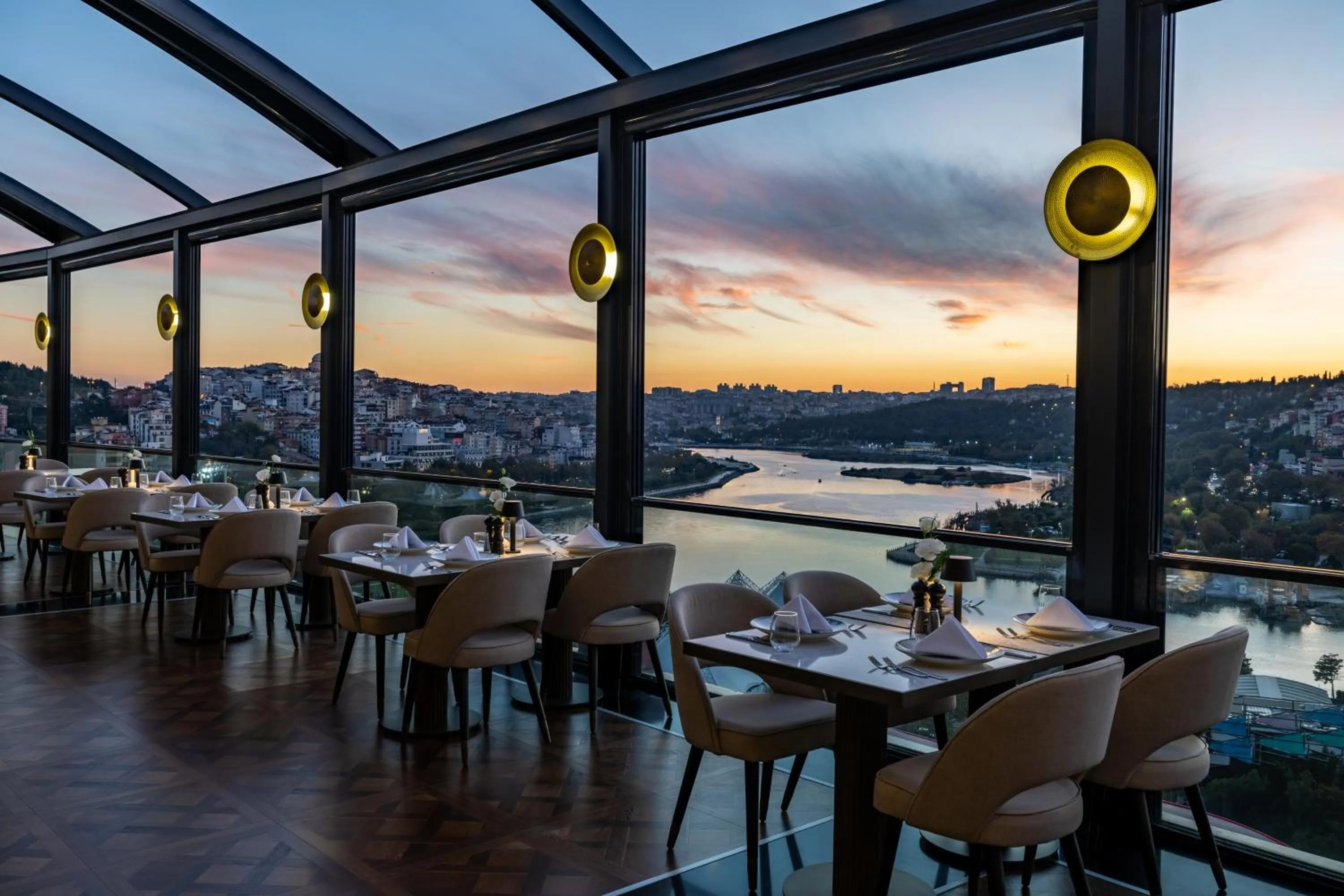 Restaurant/places to eat in Clarion Hotel Golden Horn