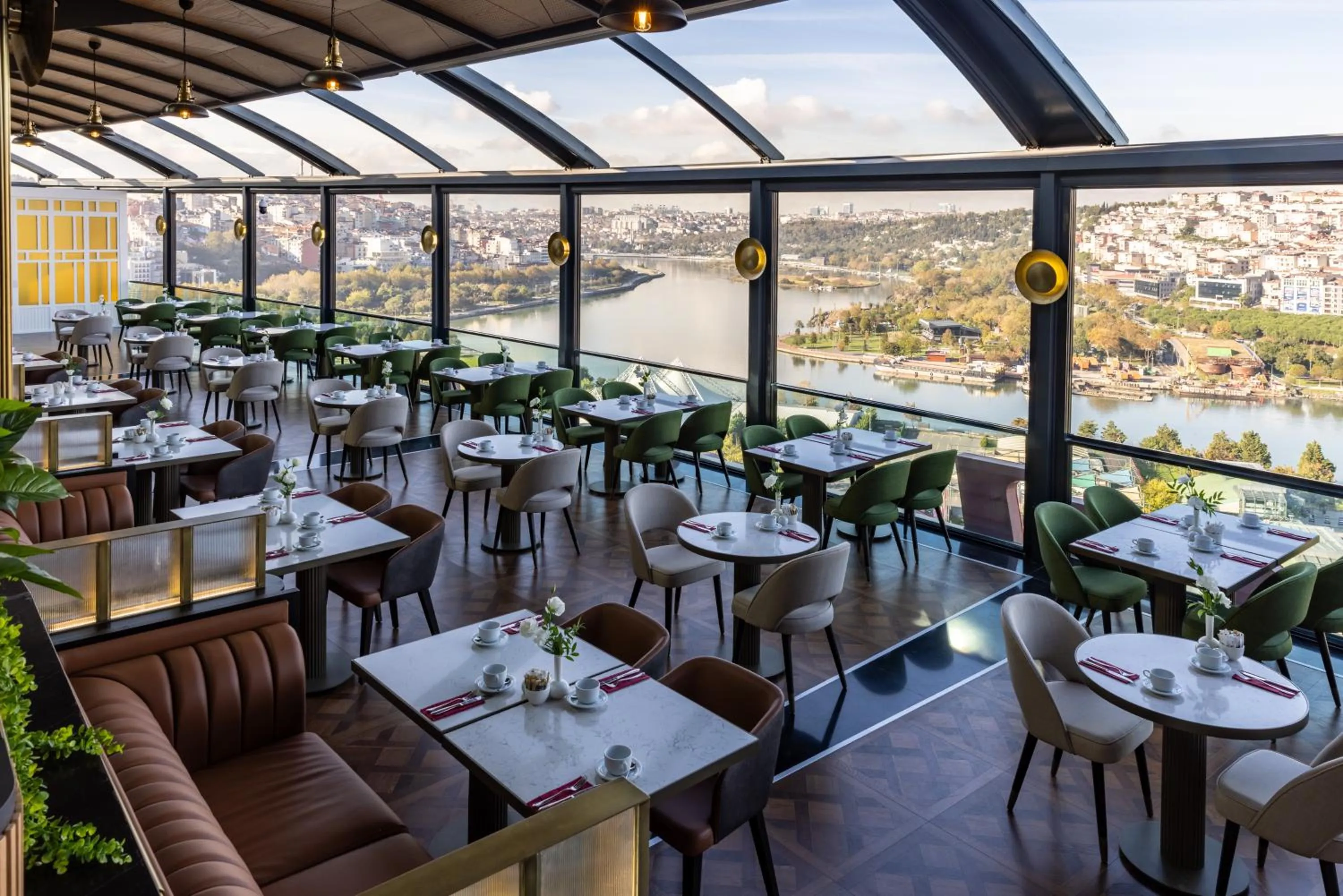 Restaurant/places to eat in Clarion Hotel Golden Horn