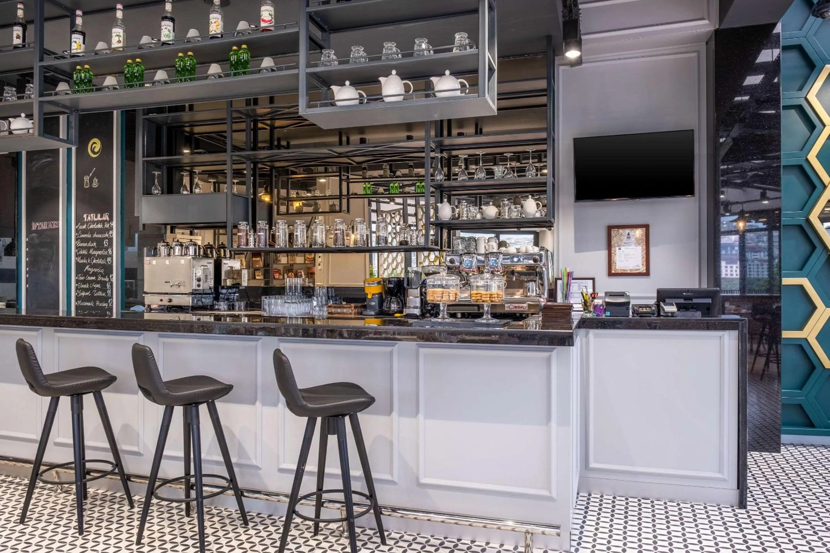 Restaurant/places to eat in Clarion Hotel Golden Horn