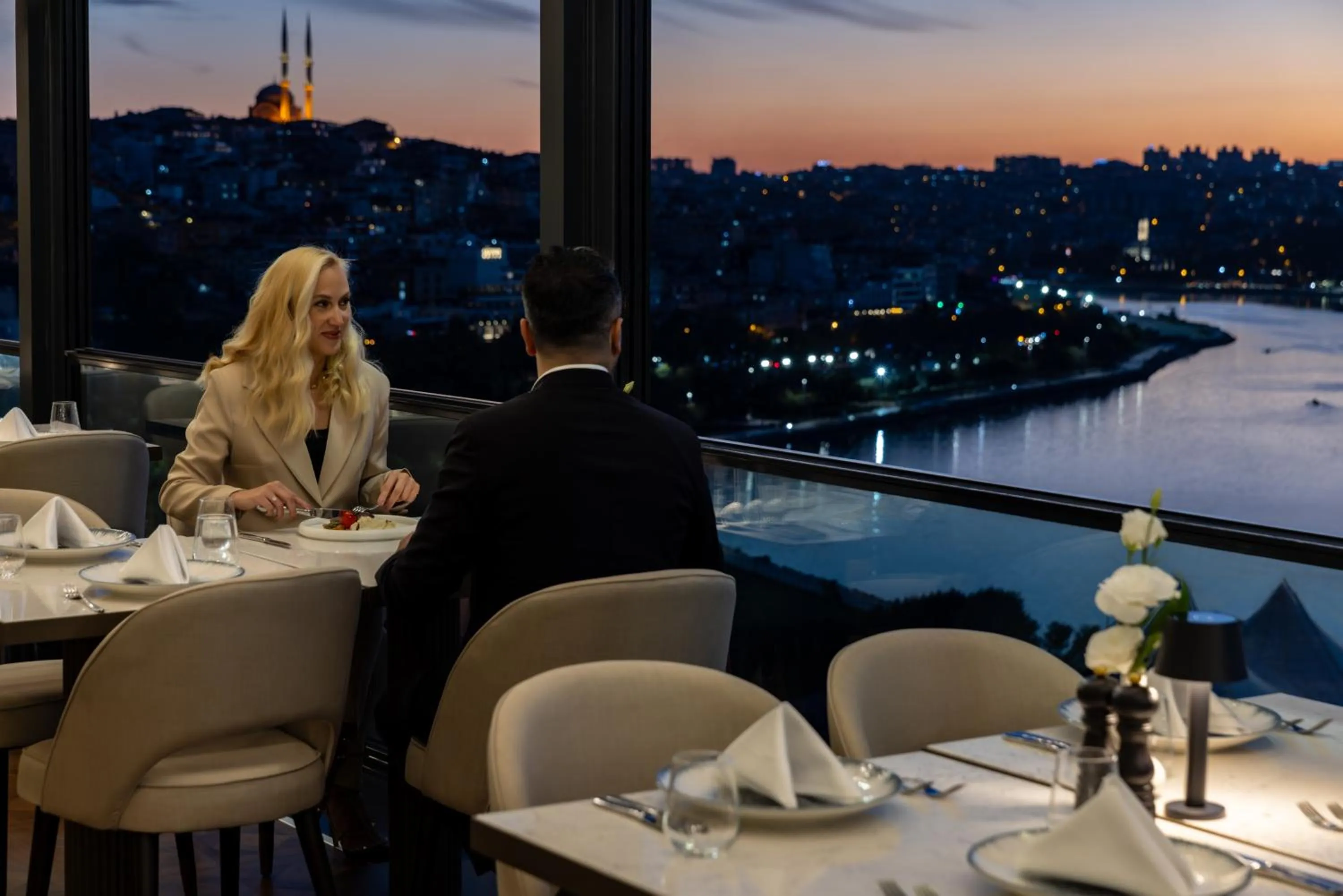 Restaurant/places to eat in Clarion Hotel Golden Horn