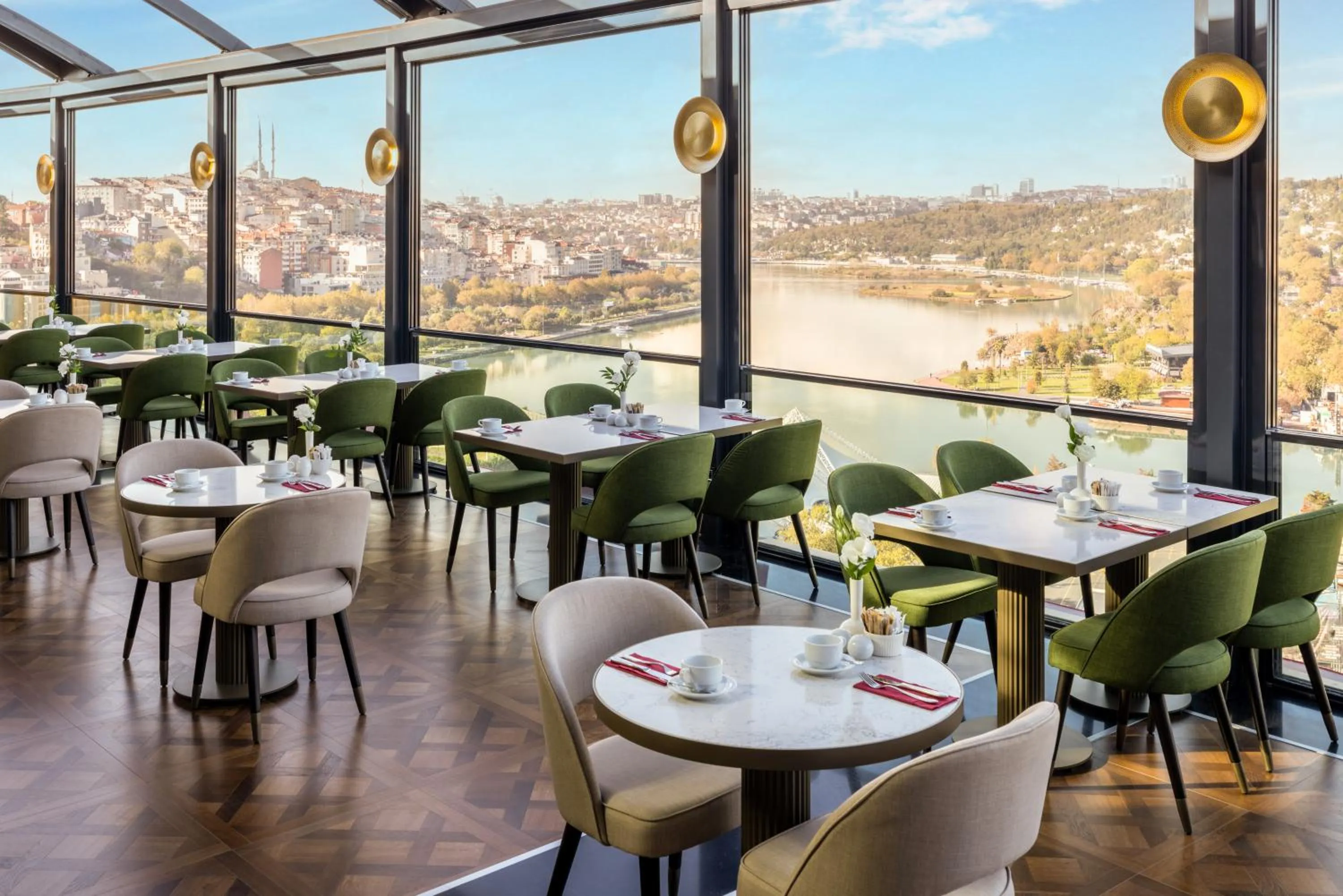 Restaurant/places to eat in Clarion Hotel Golden Horn