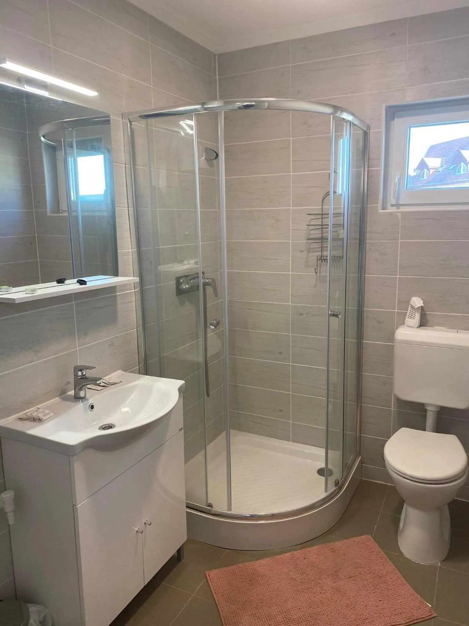 Shower in La Curia Panzió