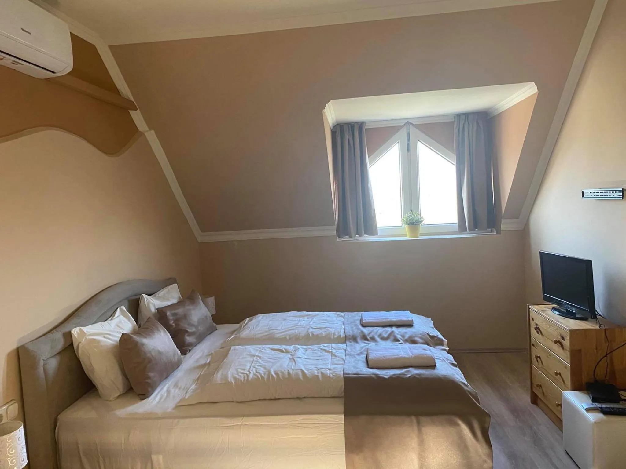 Bed in La Curia Panzió