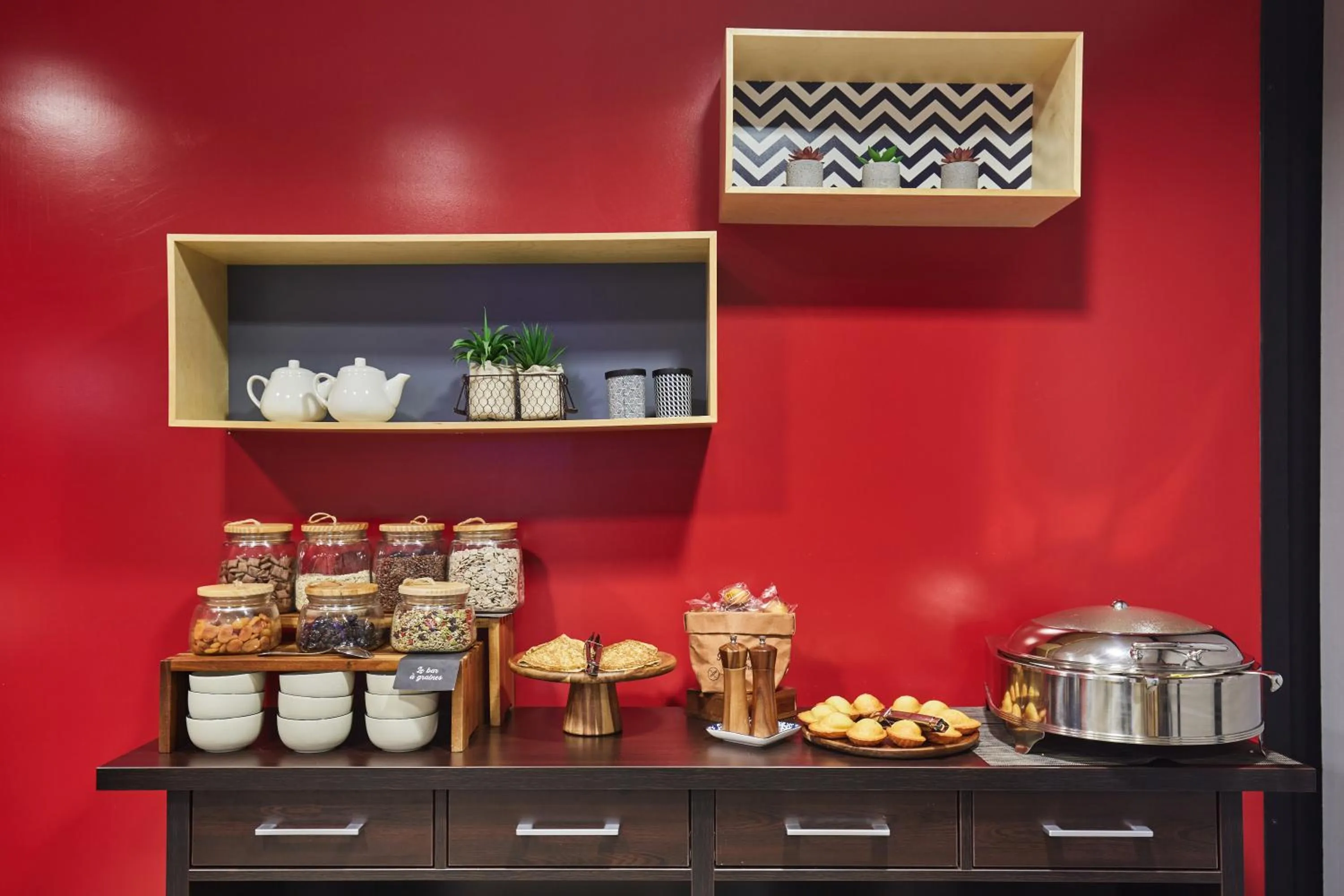 Buffet breakfast in Résidence Odalys Paris Rueil