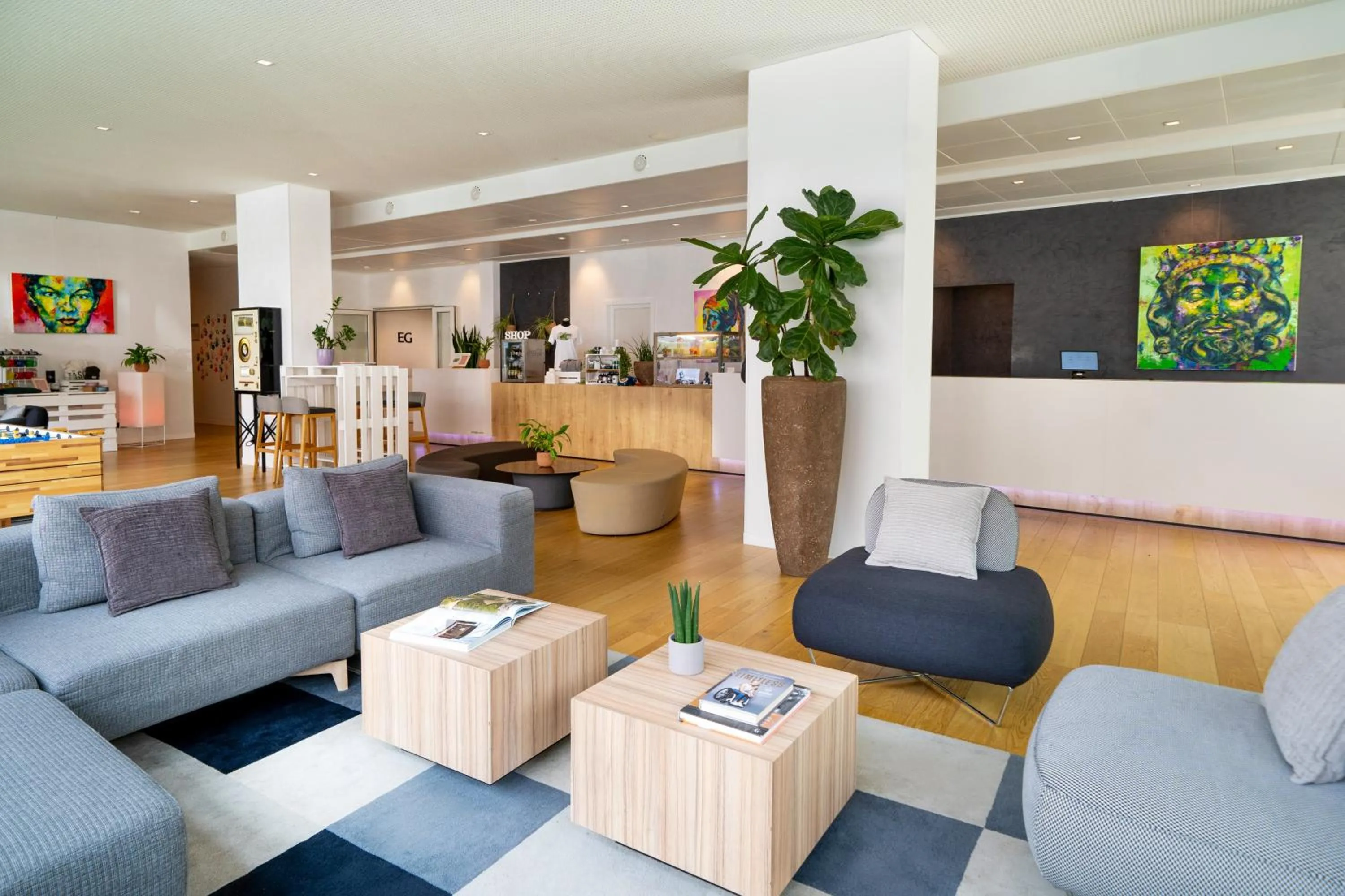 Lobby or reception in INNSiDE by Meliá Aachen