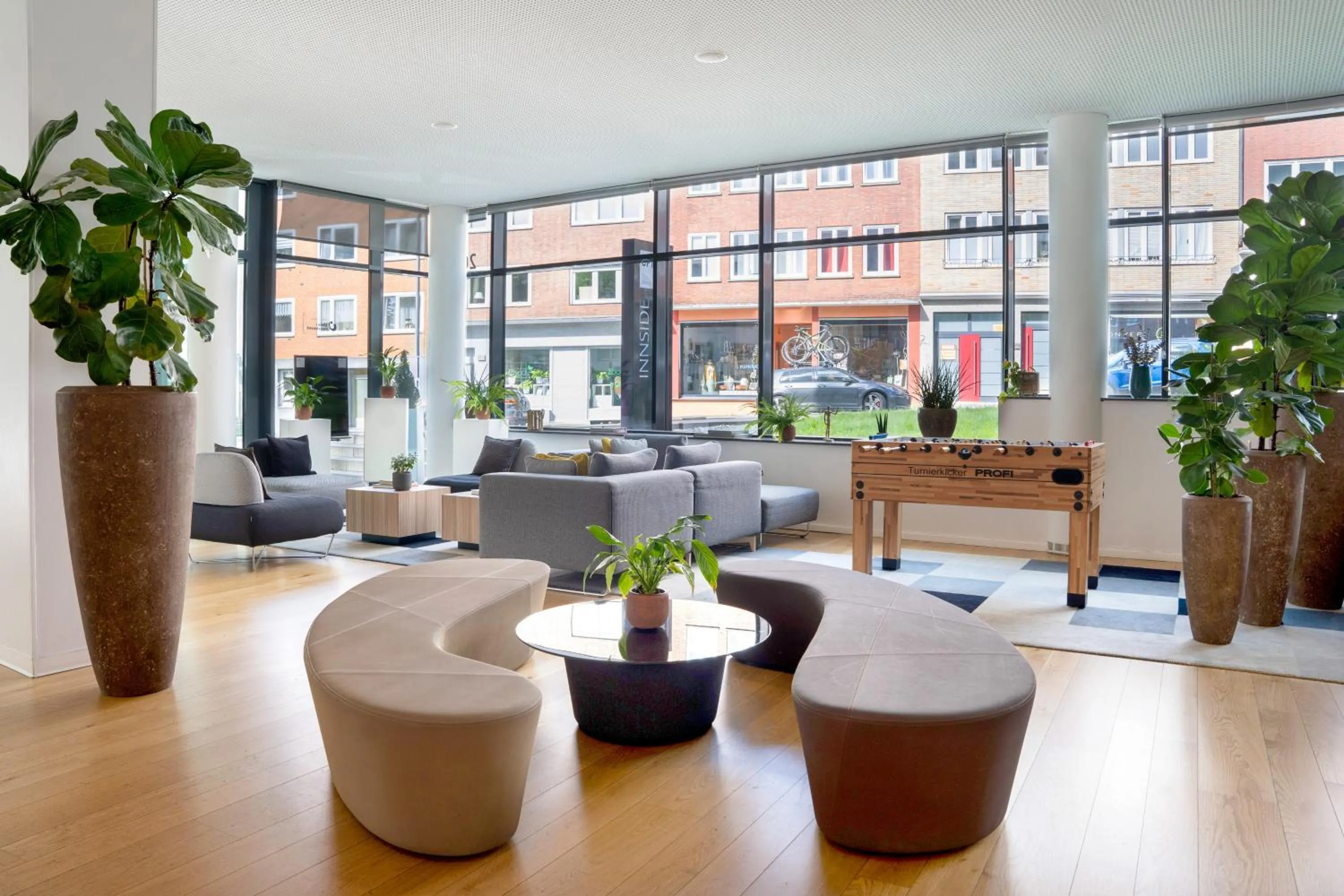 Lobby or reception in INNSiDE by Meliá Aachen