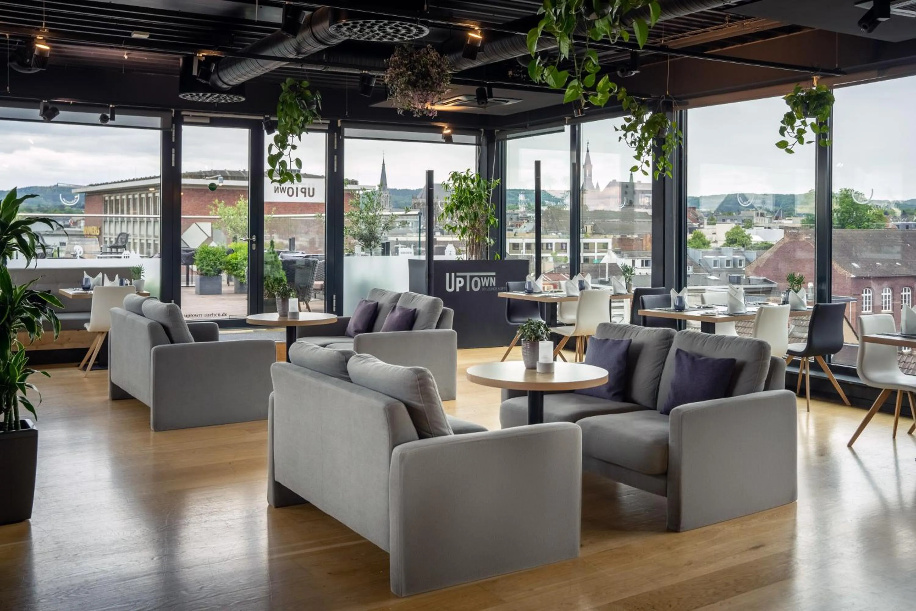 Lounge or bar in INNSiDE by Meliá Aachen