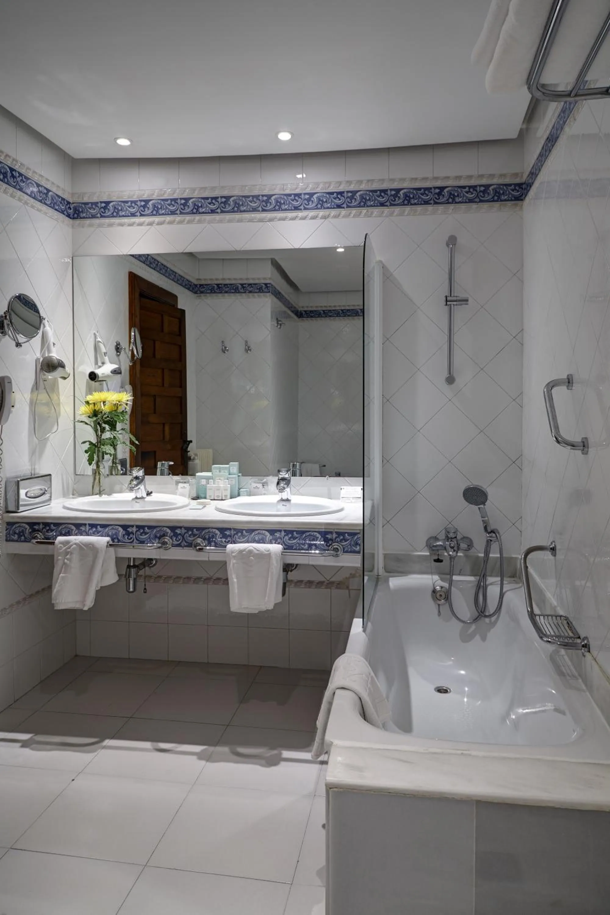 Bathroom in Parador de Olite