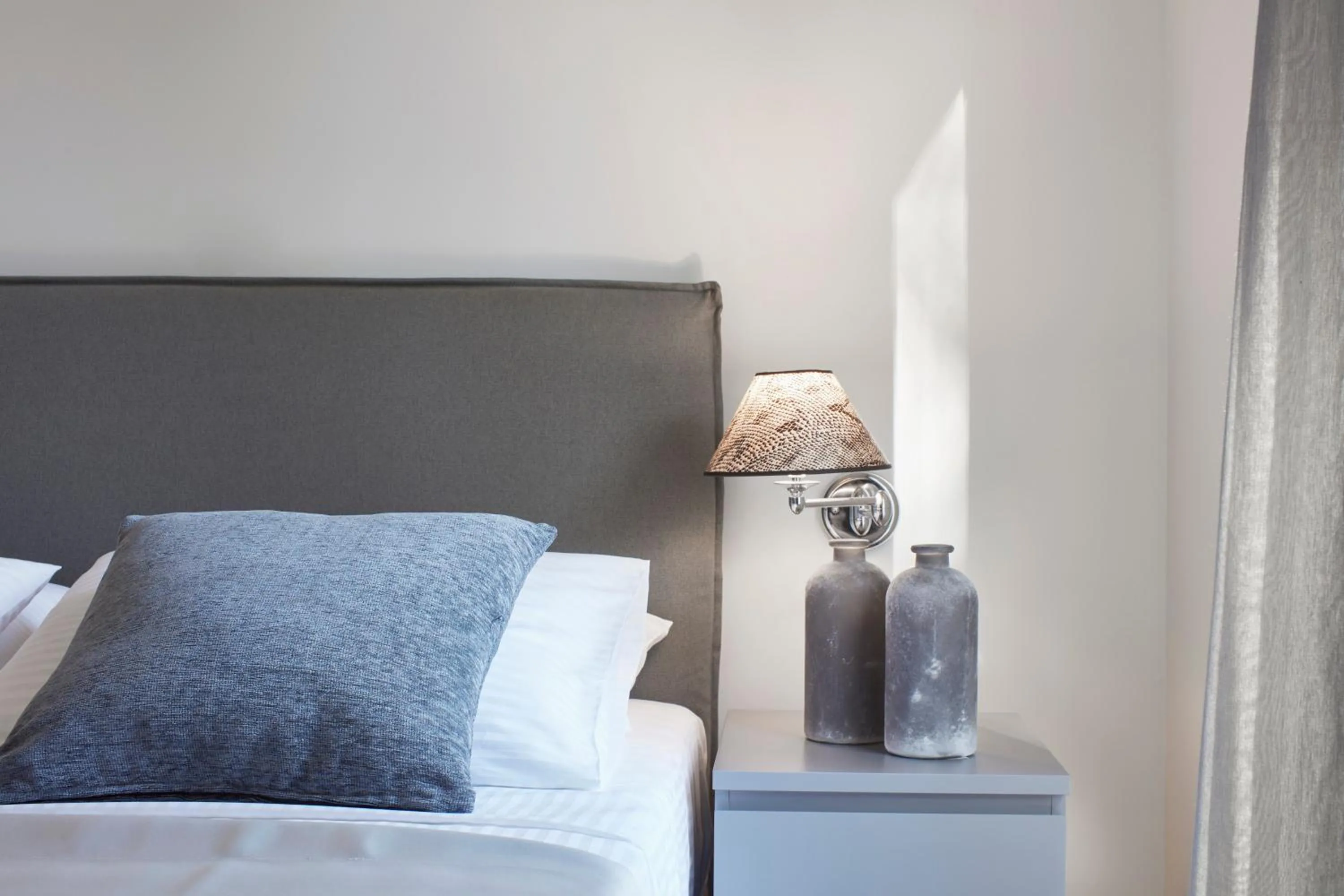 Photo of the whole room, Bed in The Gardens Gallery Hotel