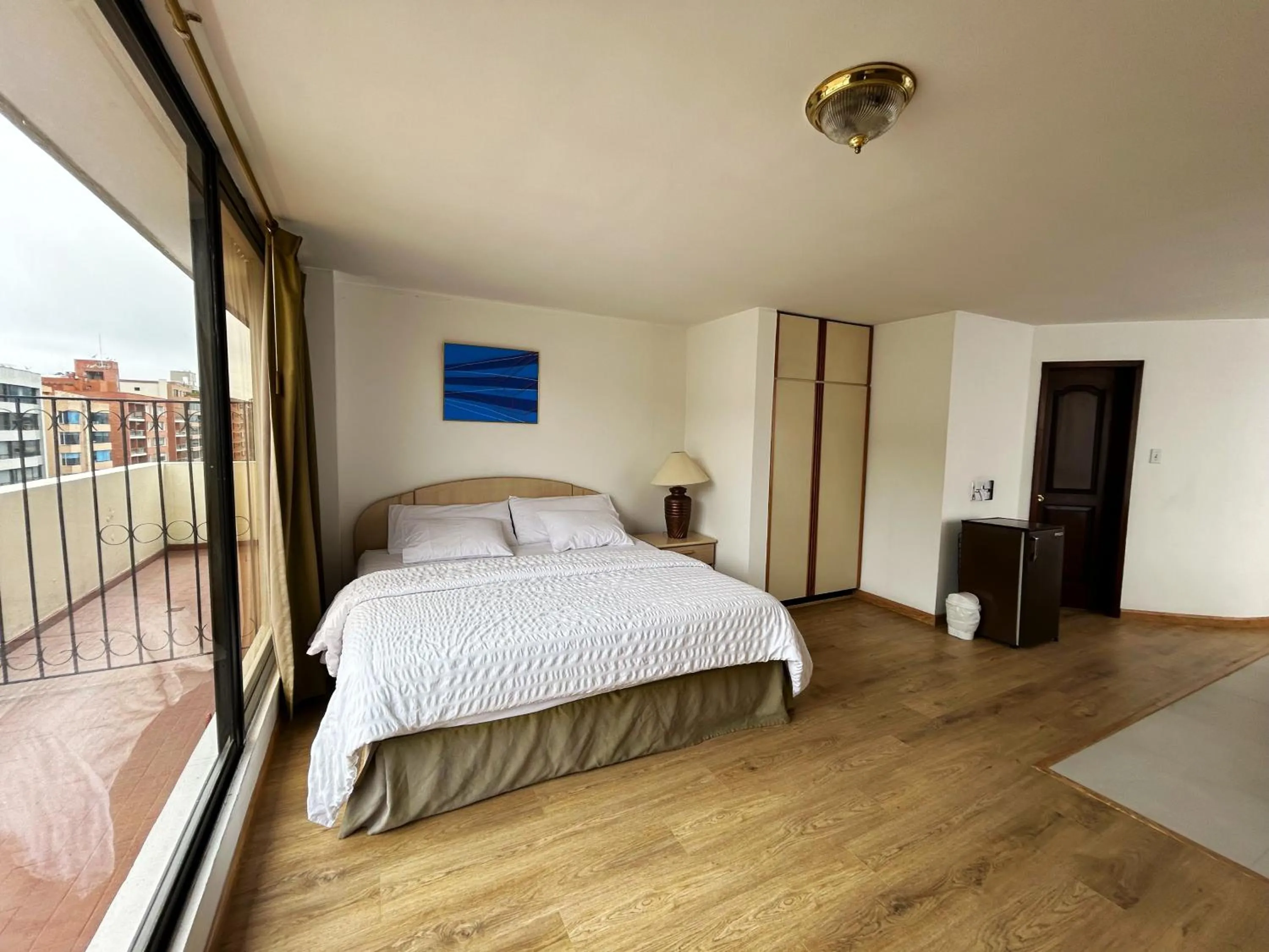 Bed in Stanford Suites Hotel