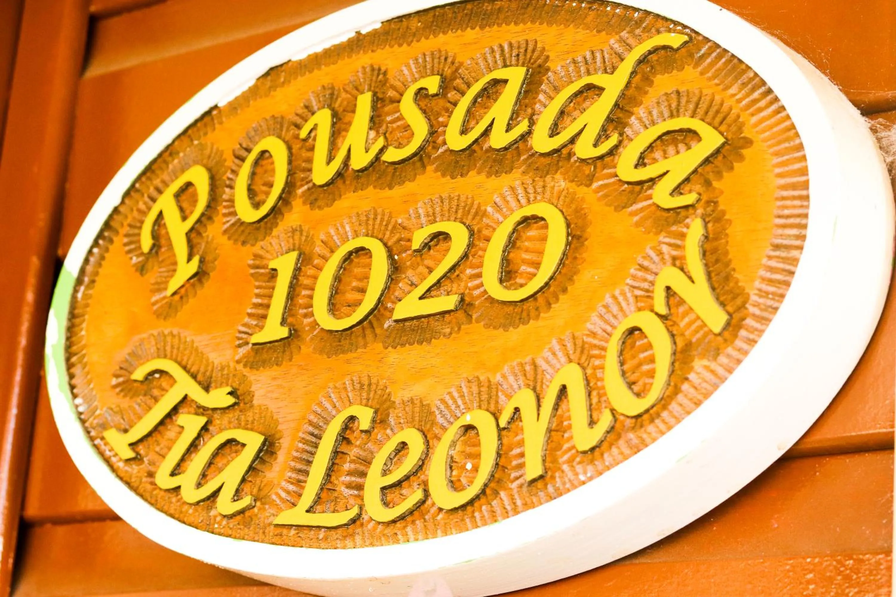 Logo/Certificate/Sign in Pousada Tia Leonor