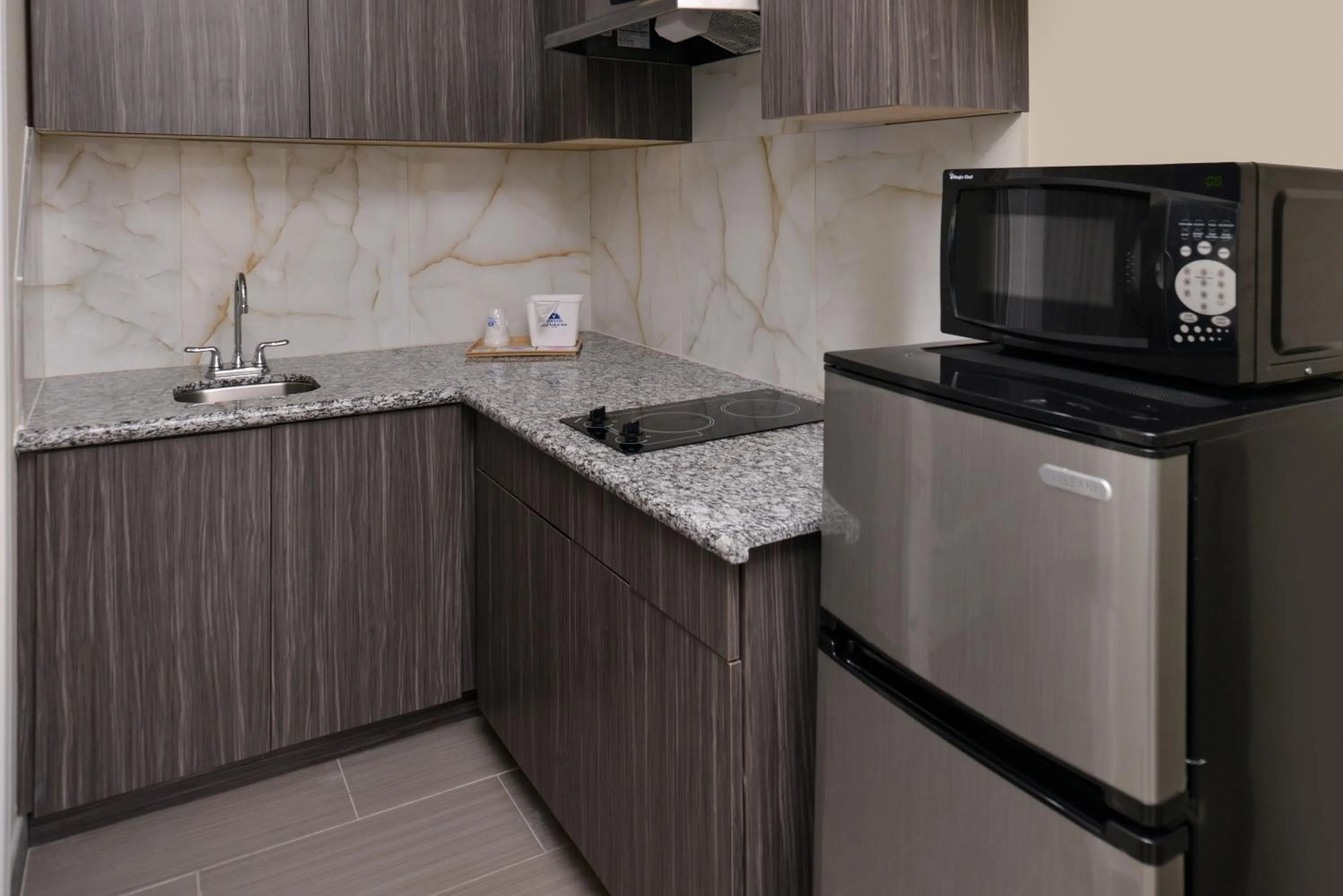 Kitchen or kitchenette in Americas Best Value Inn & Suites - Houston/Hwy 6 & Westpark