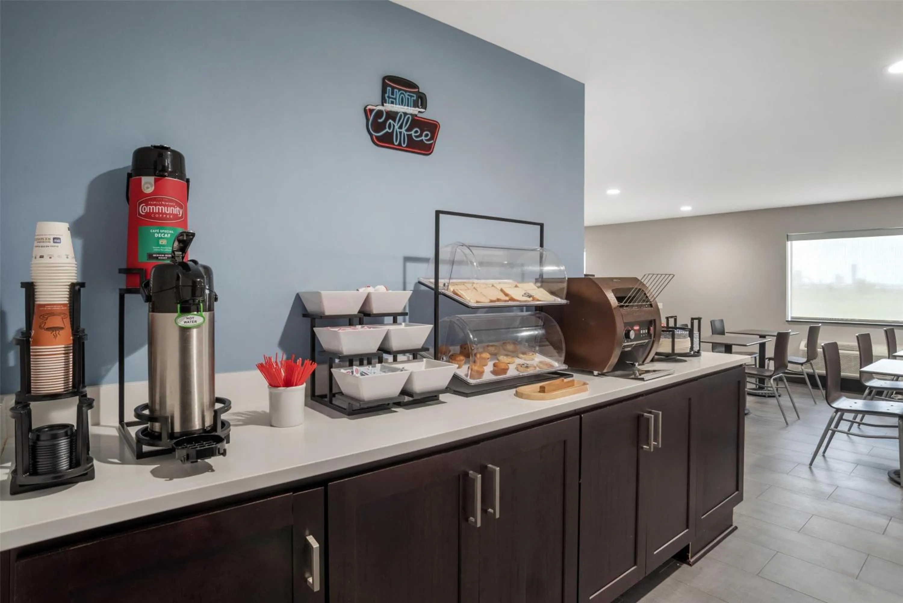 Restaurant/places to eat in SureStay Plus by Best Western St. James Donaldsonville