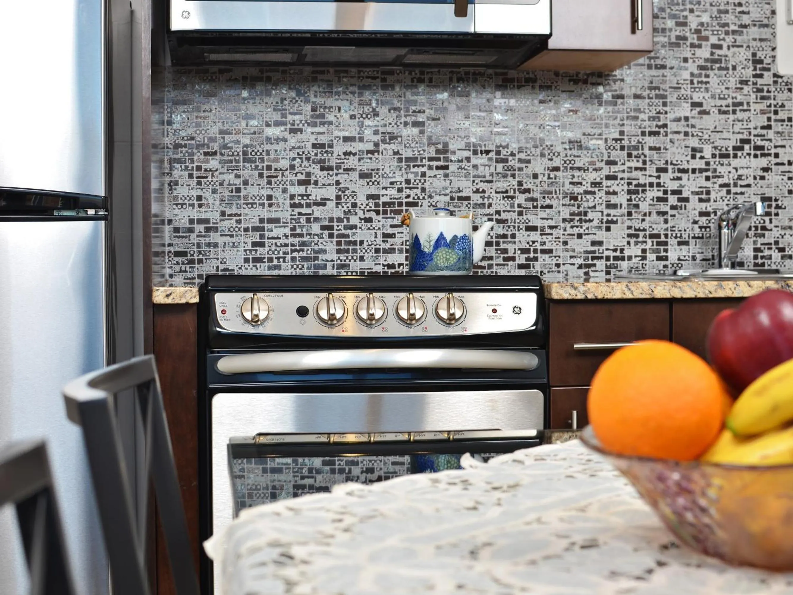 Kitchen or kitchenette in Cjour Apartments