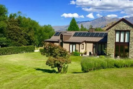 Garden in Three Thirty B & B