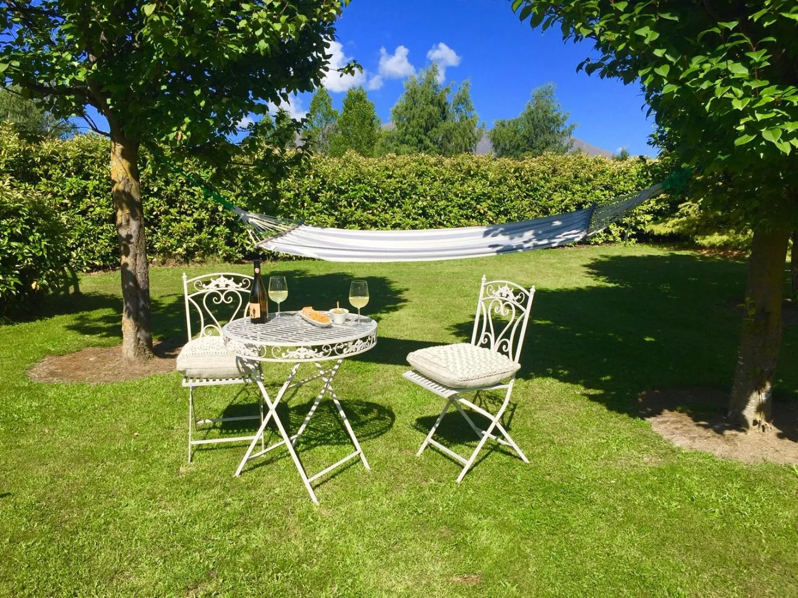 Garden in Three Thirty B & B