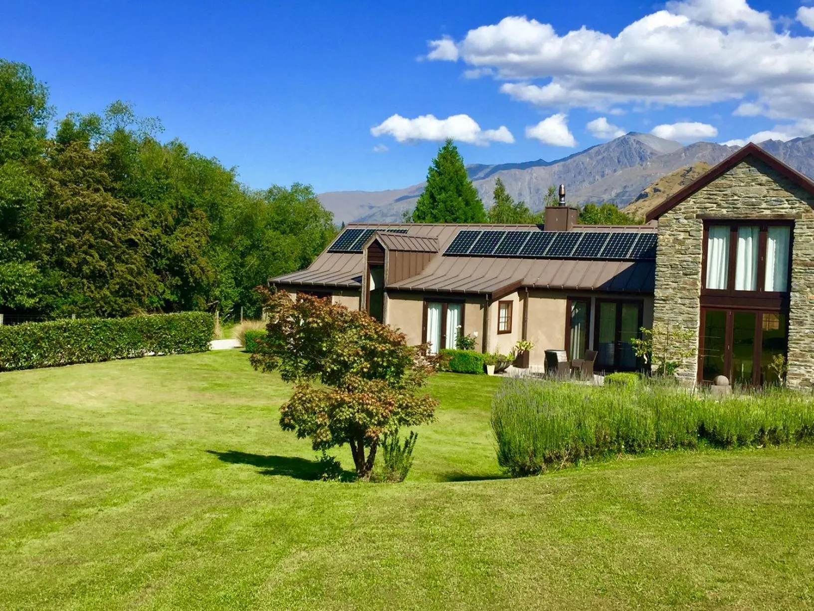 Hot Tub in Three Thirty B & B