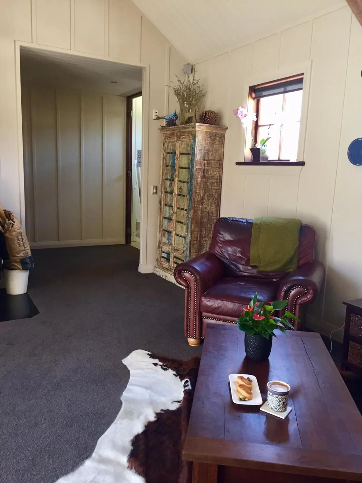 Living room in Three Thirty B & B