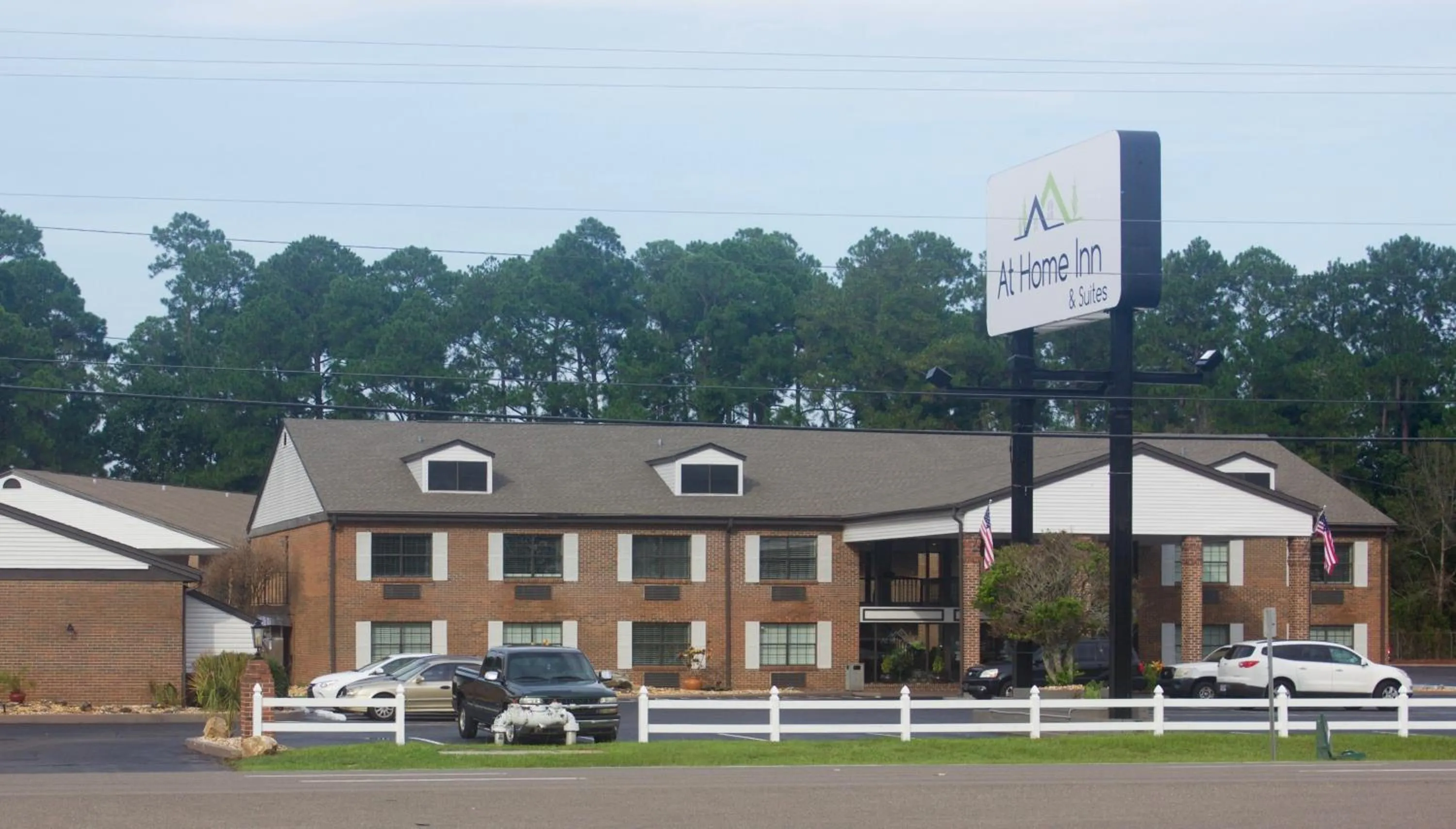 Facade/entrance in At Home Inn - Pensacola