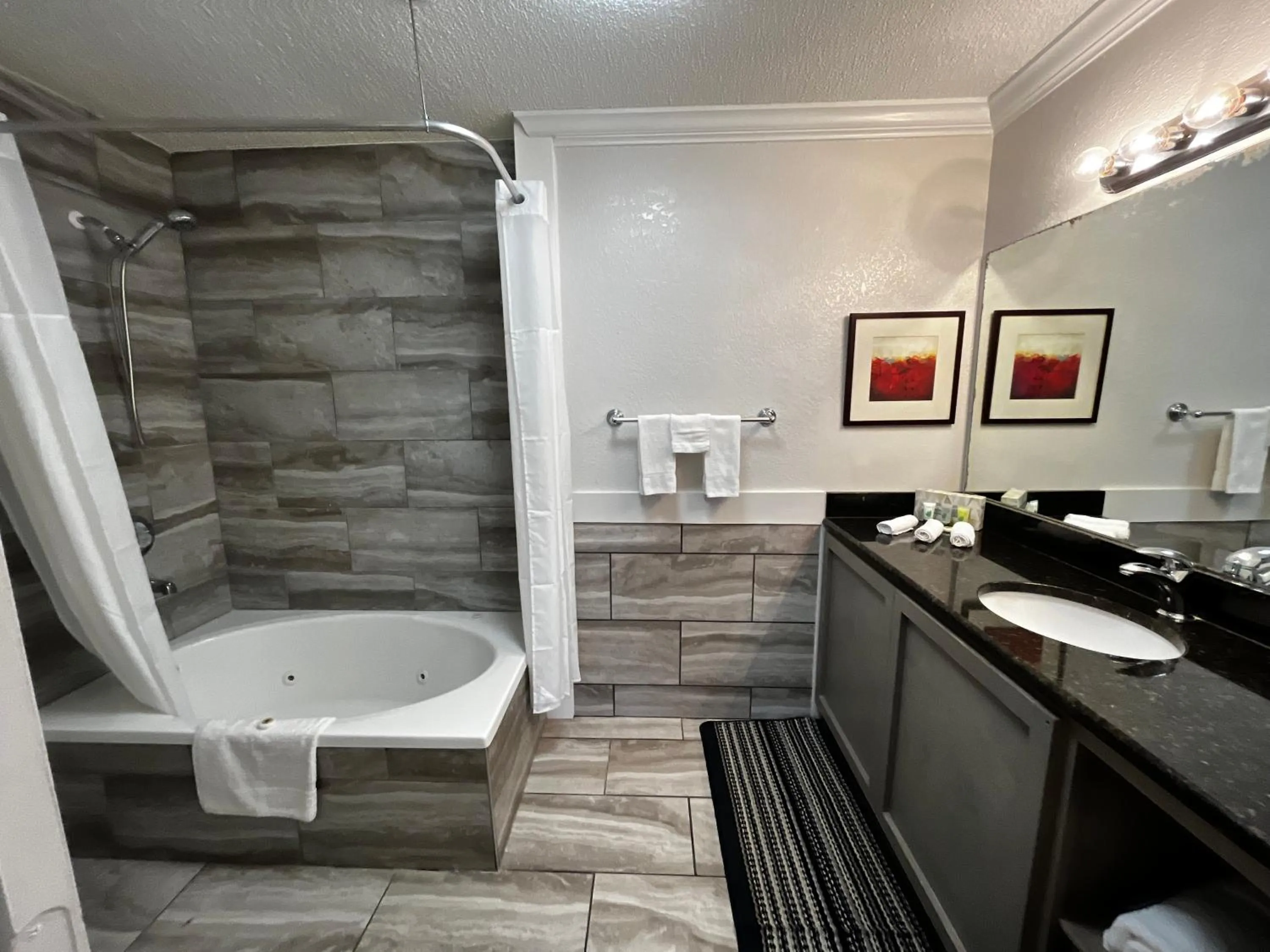 At Home Inn - Pensacola