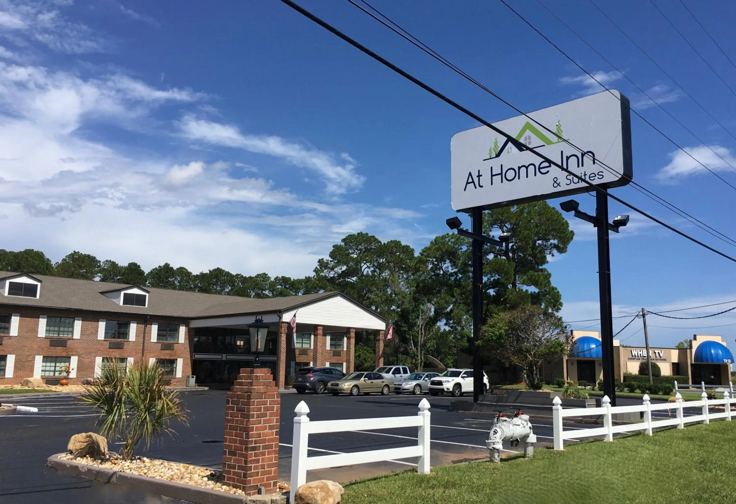 Facade/entrance in At Home Inn - Pensacola