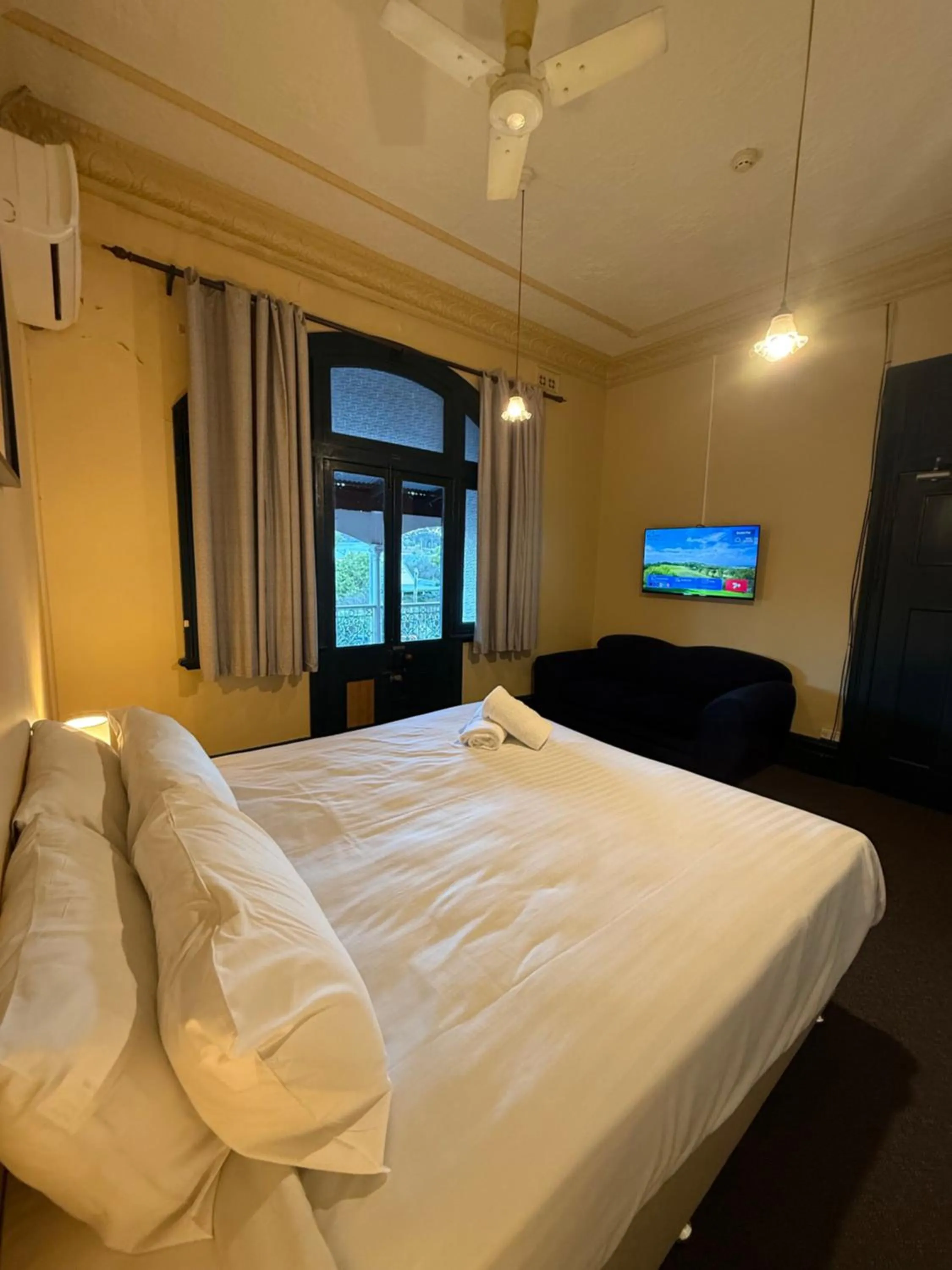 Bed in Bellbird Hotel