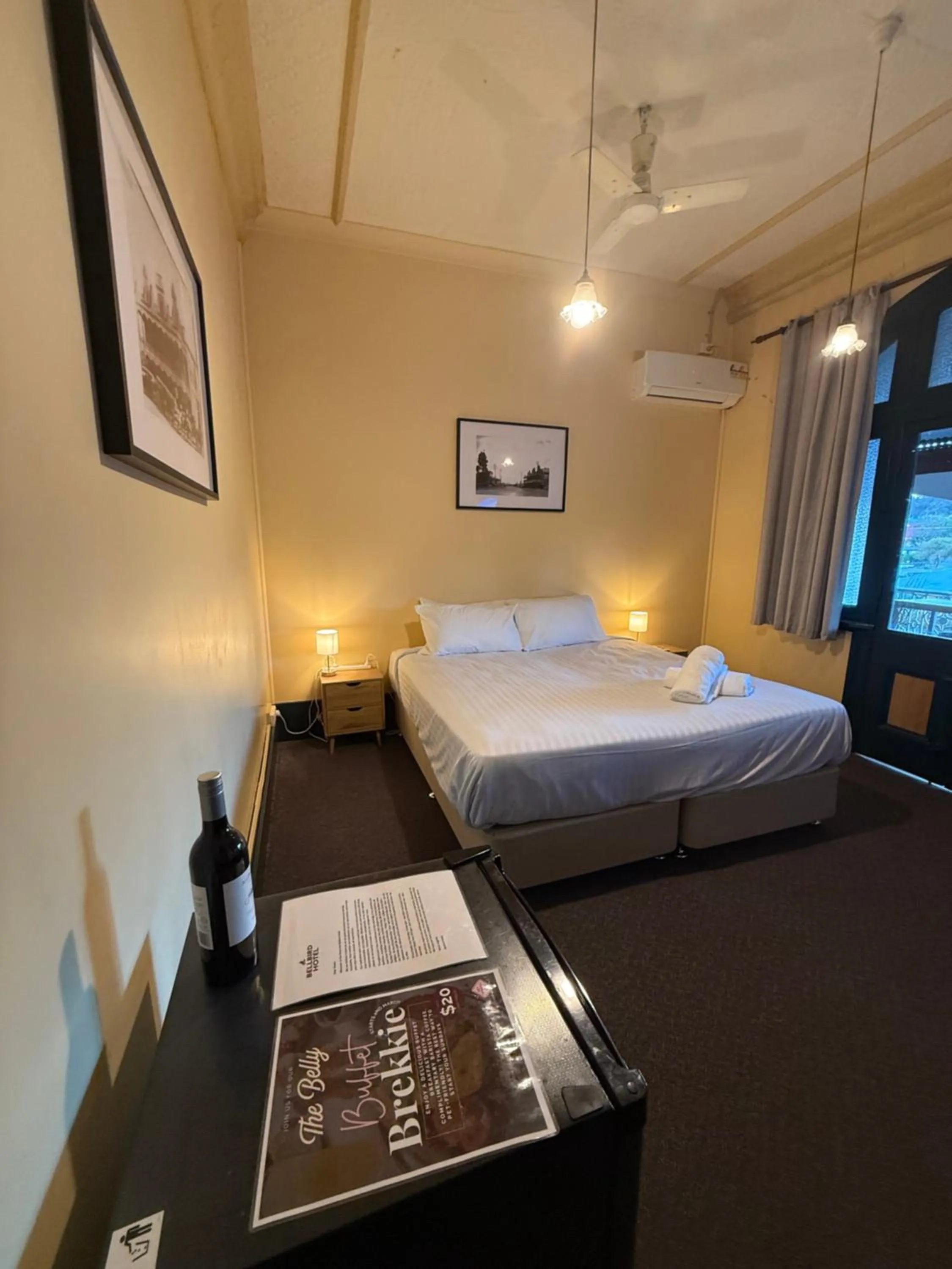 Bedroom, Bed in Bellbird Hotel