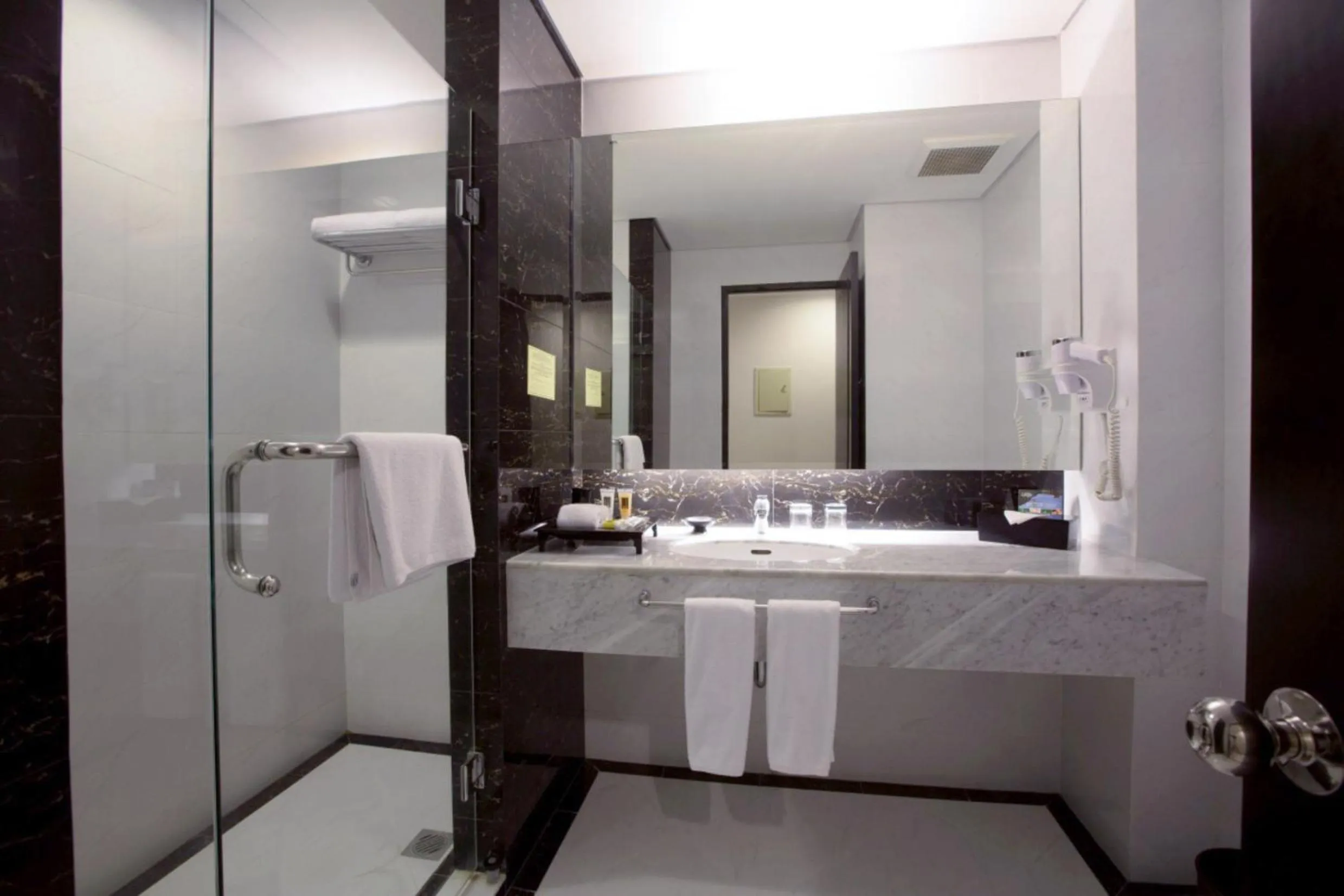 Bathroom in Kristal Hotel Jakarta
