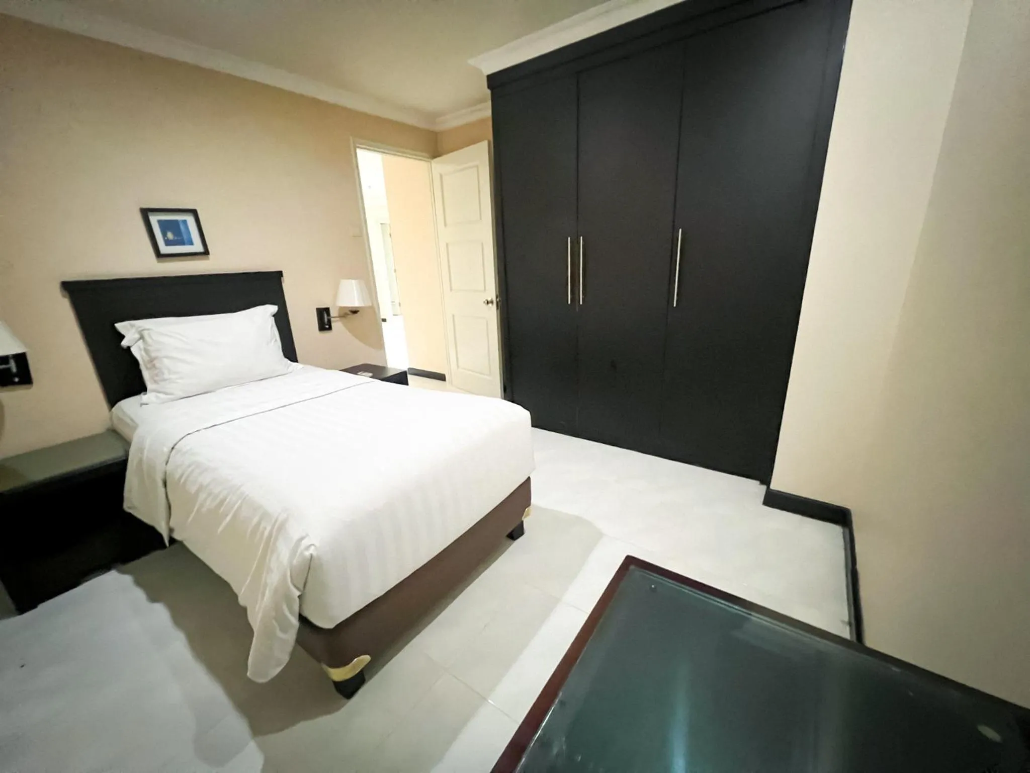 Bedroom, Bed in Kristal Hotel Jakarta