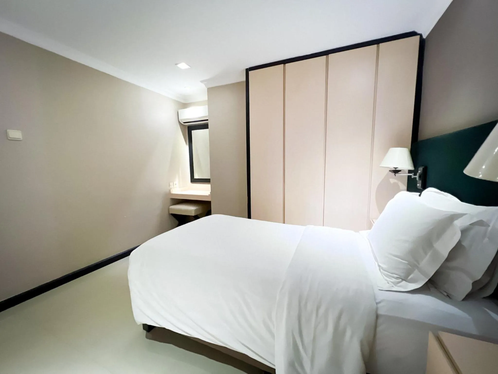 Bedroom, Bed in Kristal Hotel Jakarta