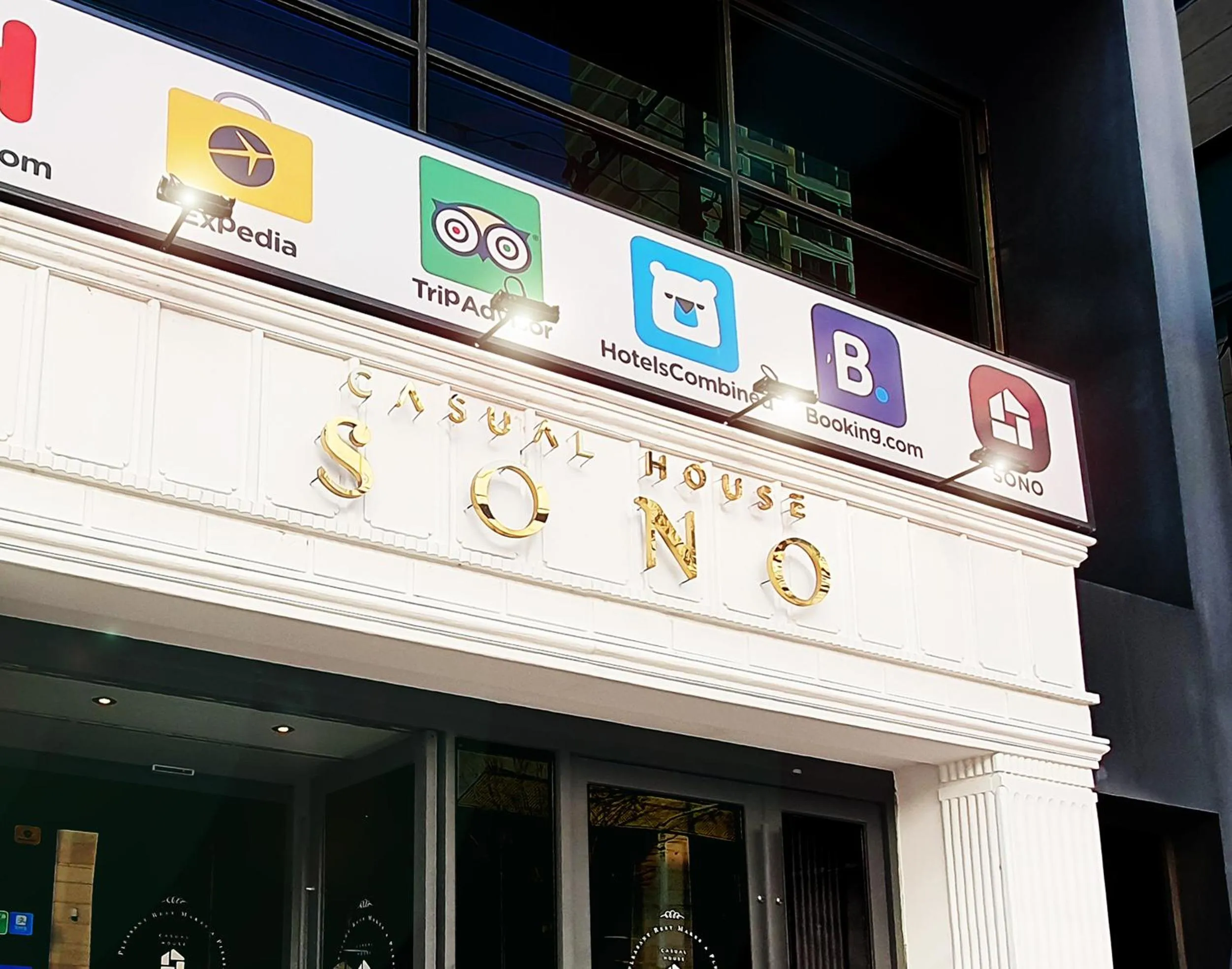 Facade/entrance in Casual House Sono