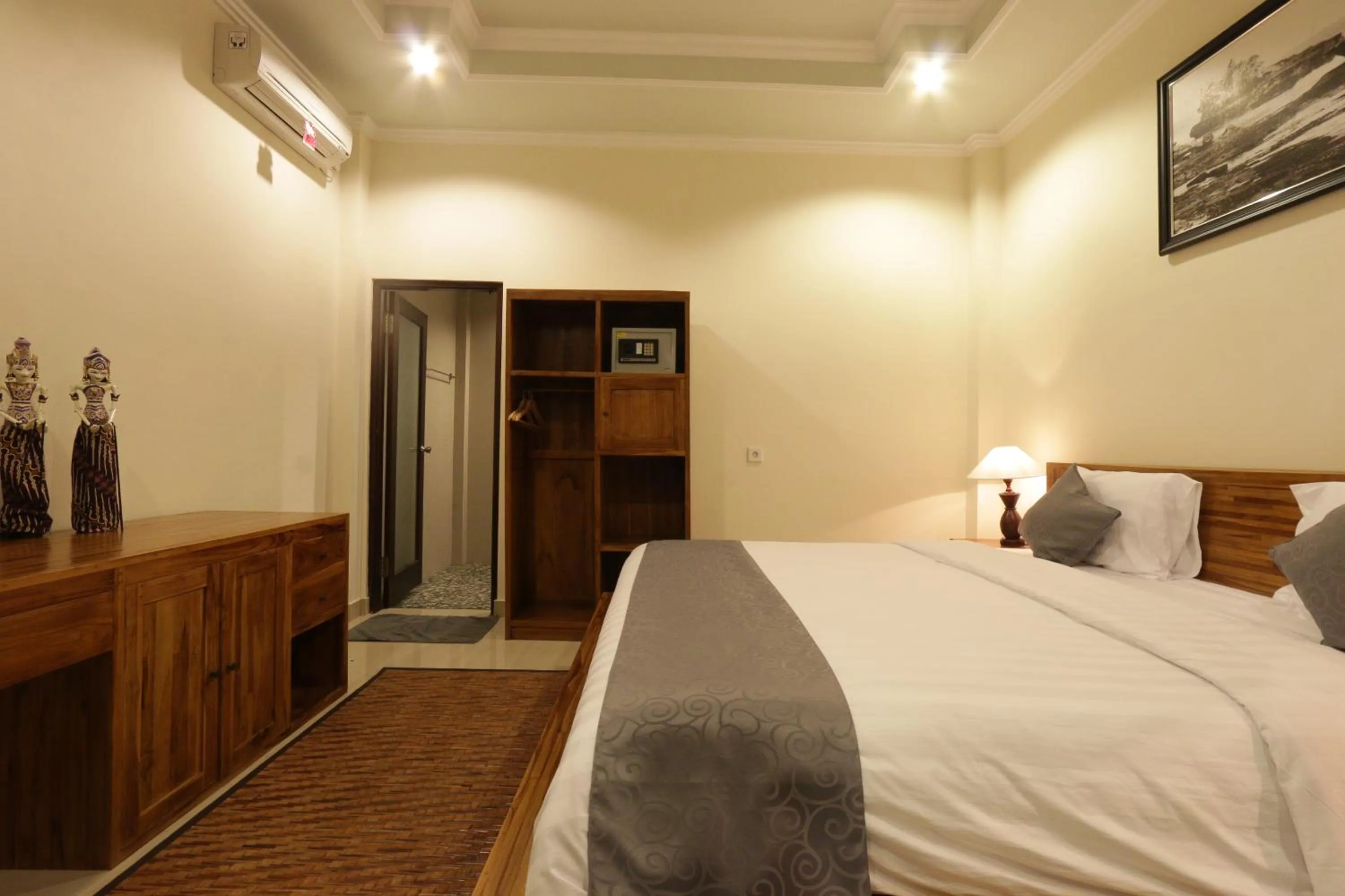 Photo of the whole room, Bed in Duana Sari by Mahaputra