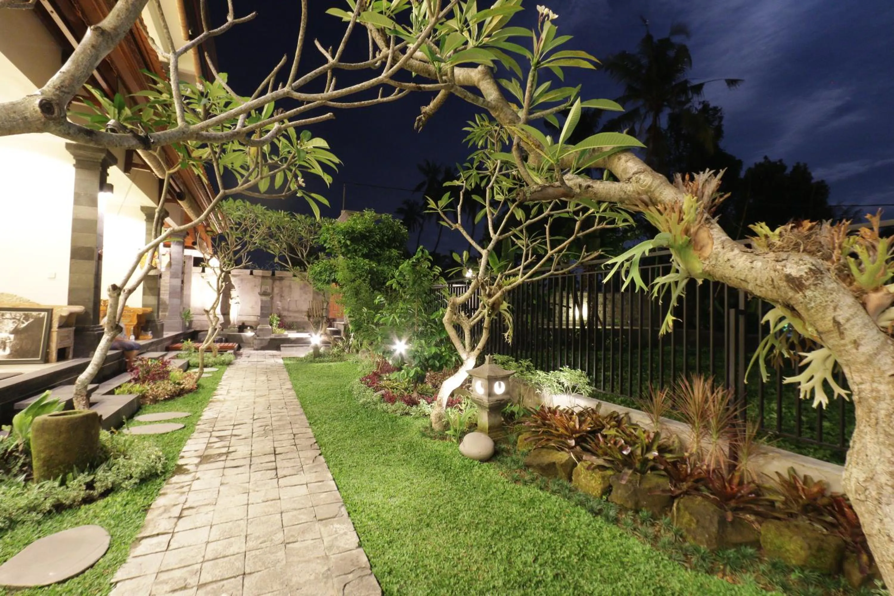 Night in Duana Sari by Mahaputra