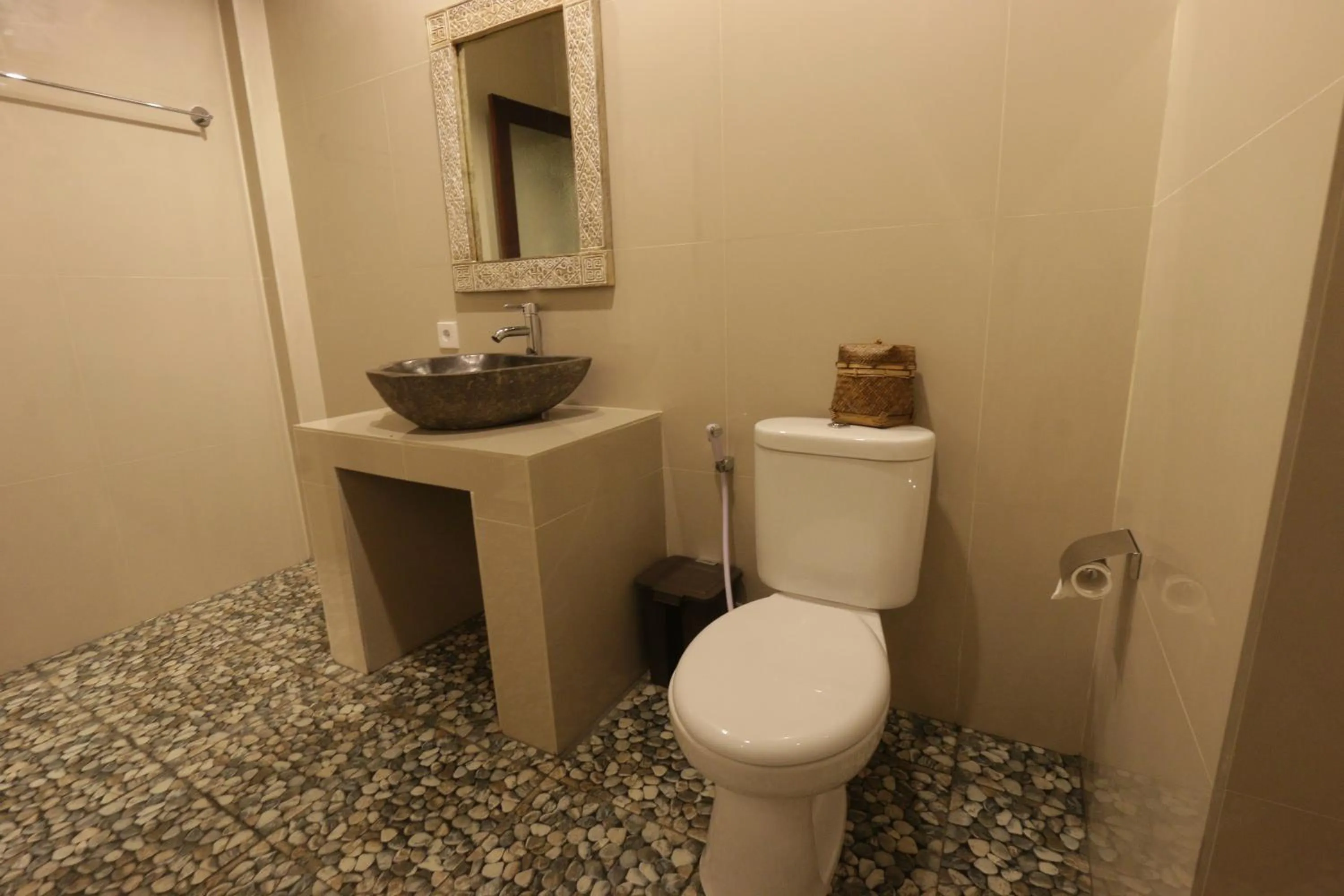 Bathroom in Duana Sari by Mahaputra