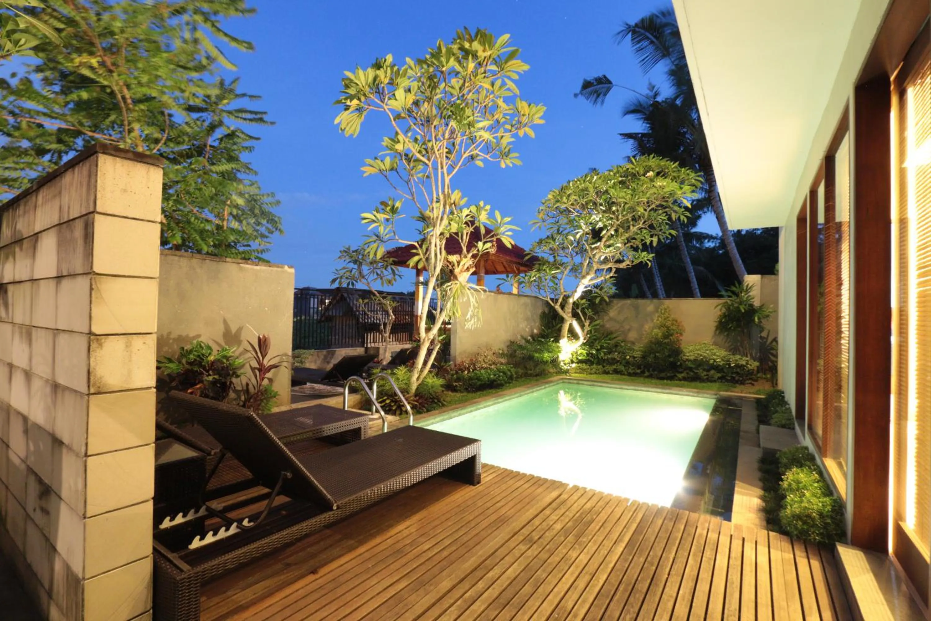 Swimming pool in Duana Sari by Mahaputra